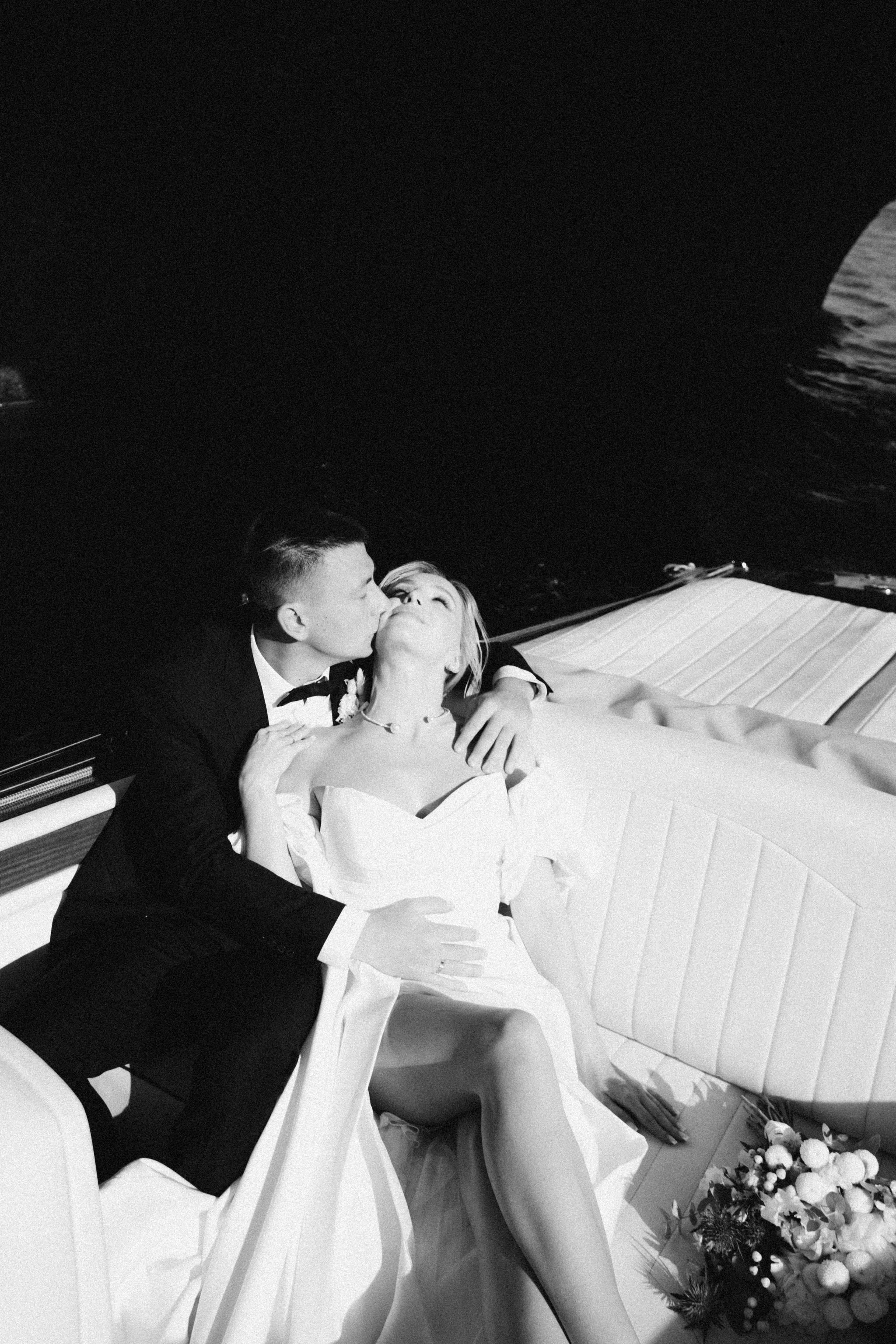 СВАДЕНБНАЯ СЬЕМКА НА КАТЕРЕ ПО КАНАЛАМ САНКТ-ПЕТЕРБУРГА И В АКВАТОРИИ НЕВЫ. Профессиональный фотограф, Санкт-Петербург — Виктория Богомолова