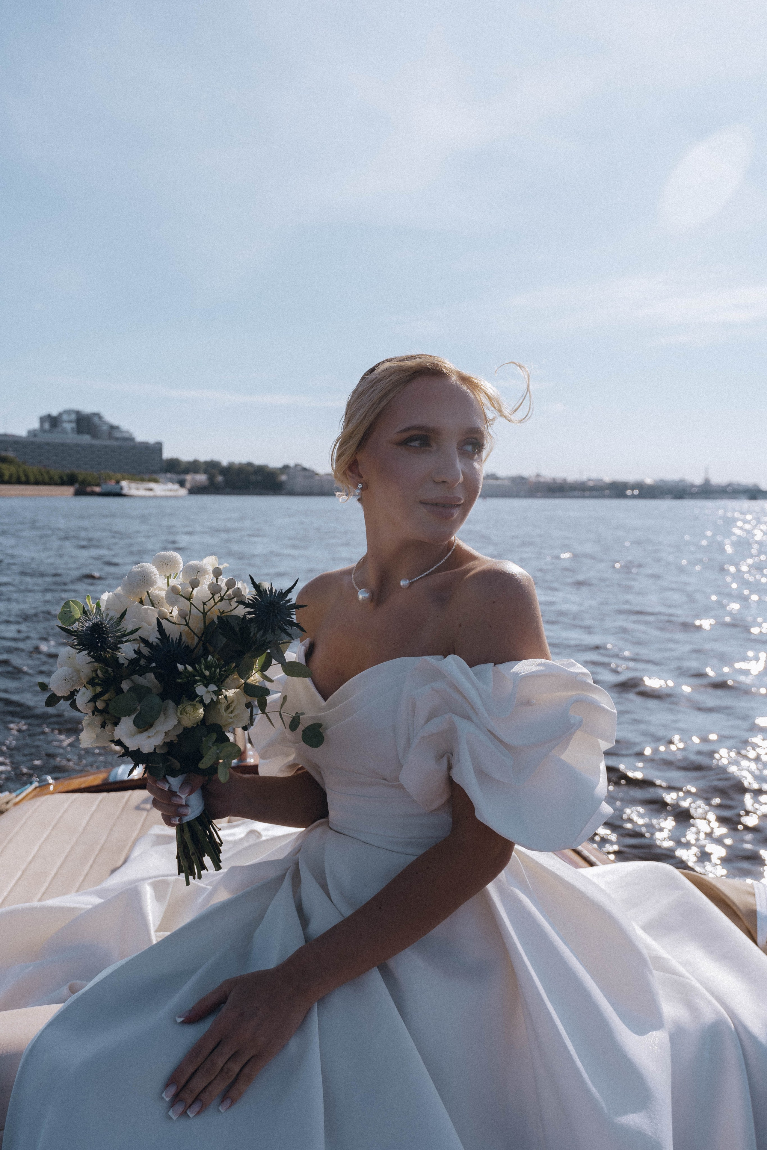 СВАДЕНБНАЯ СЬЕМКА НА КАТЕРЕ ПО КАНАЛАМ САНКТ-ПЕТЕРБУРГА И В АКВАТОРИИ НЕВЫ. Профессиональный фотограф, Санкт-Петербург — Виктория Богомолова