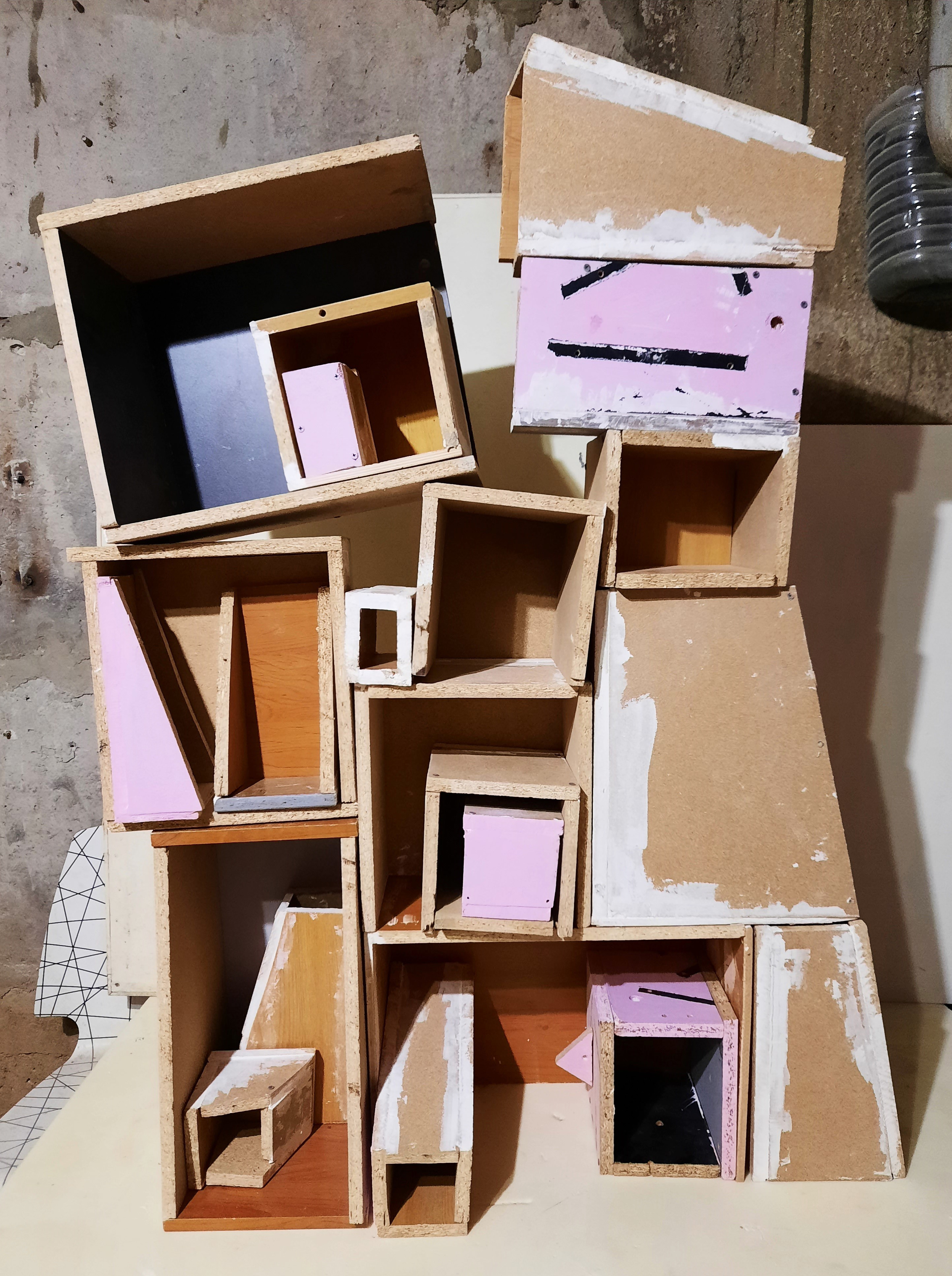 Инсталляция. Конструктор «Девабабаженщина». Лилия Ким. Междисциплинарный художник