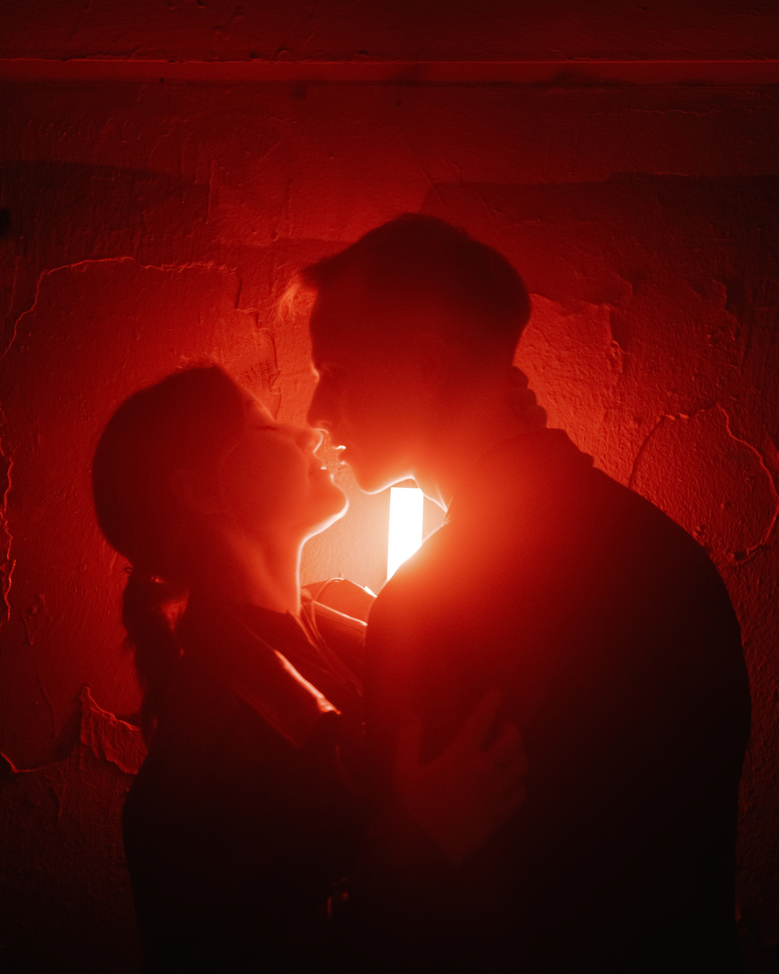 Coppia di ripresa. Fotografo a Mosca con un’atmosfera notturna di foto