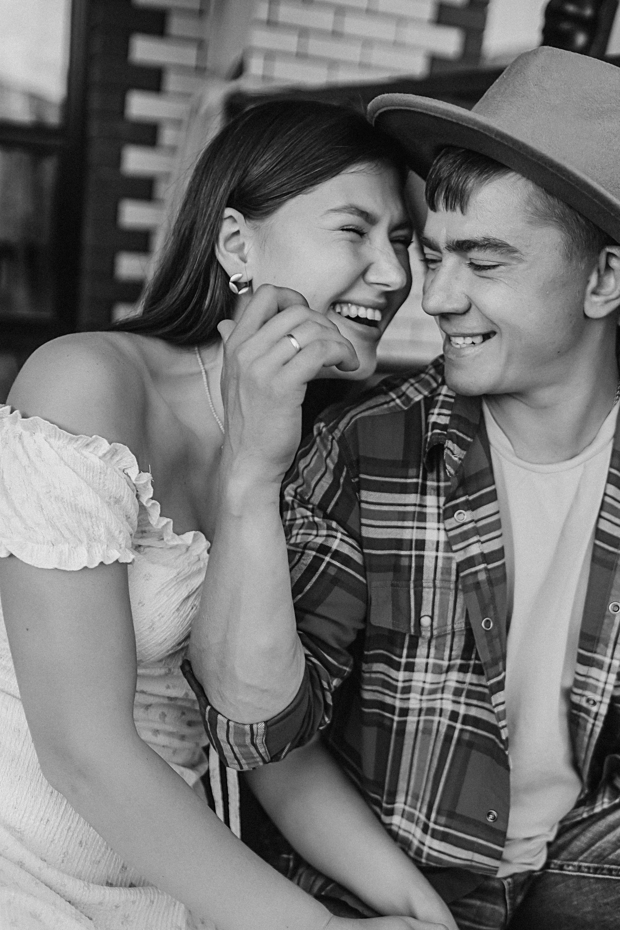 У дома. Семейный фотограф Тюмень, фотограф на роды Салмина Мария