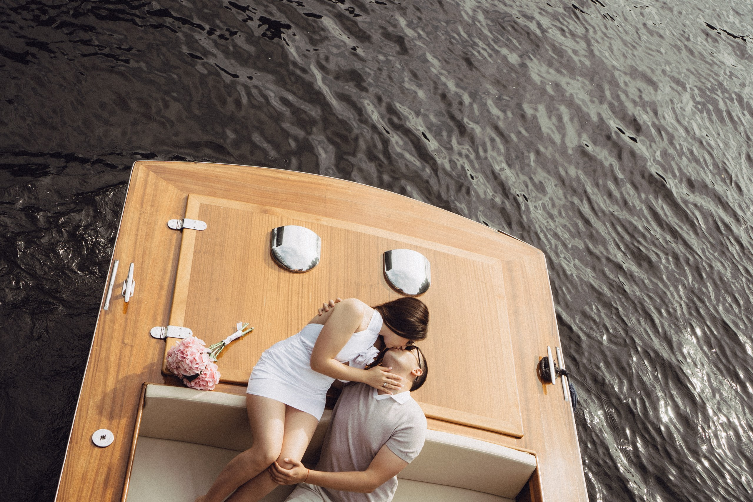 СВАДЕНБНАЯ СЬЕМКА НА КАТЕРЕ ПО КАНАЛАМ САНКТ-ПЕТЕРБУРГА И В АКВАТОРИИ НЕВЫ. Профессиональный фотограф, Санкт-Петербург — Виктория Богомолова