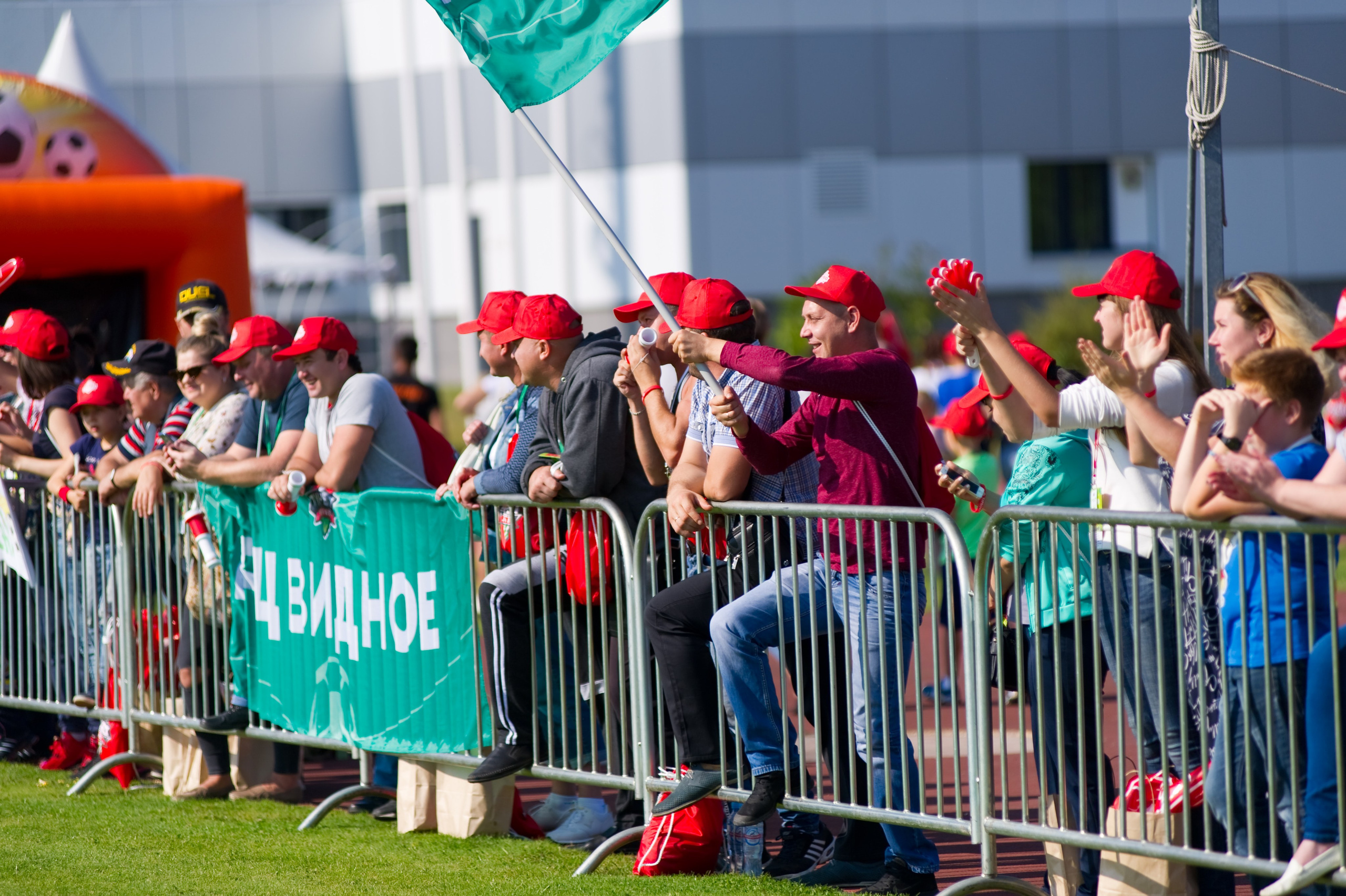 Турбофутбол (корпоративное соревнование «Пятерочки»). Репортажный фотограф и видеограф Слава Думчев. Тимбилдинги, отчетники, корпоративы