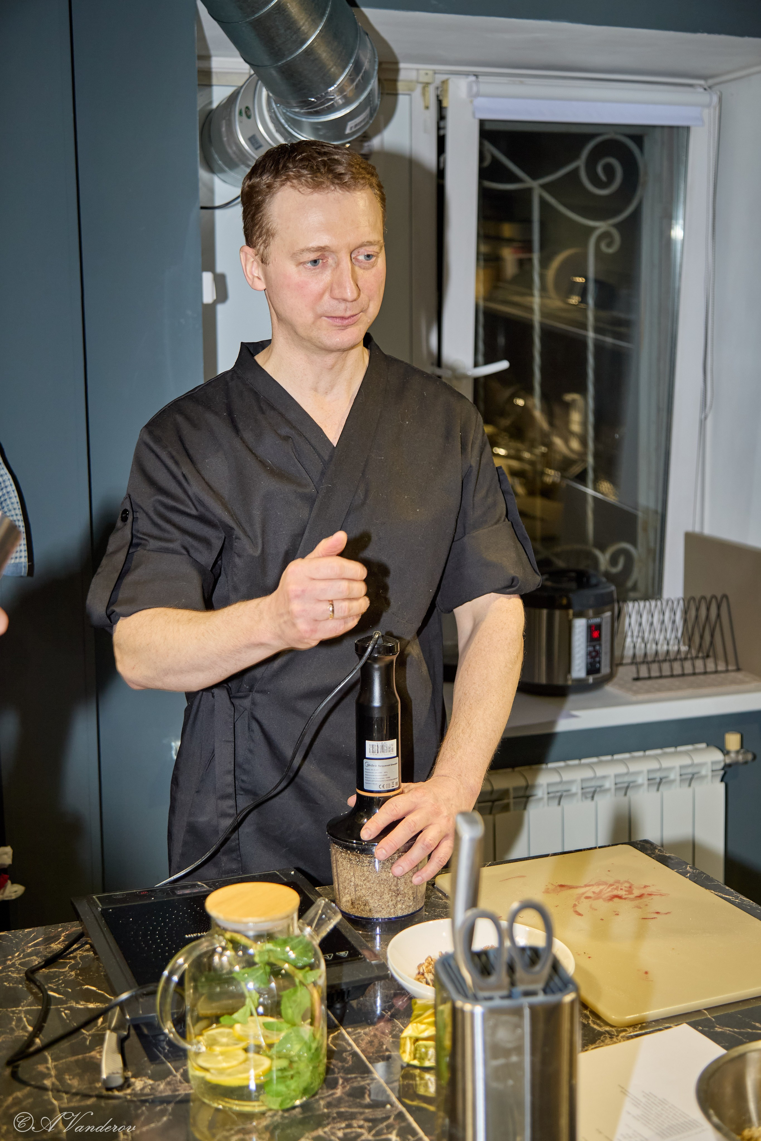 Мужские разговоры на кухне. Фотограф Омск | Александр Вандеров