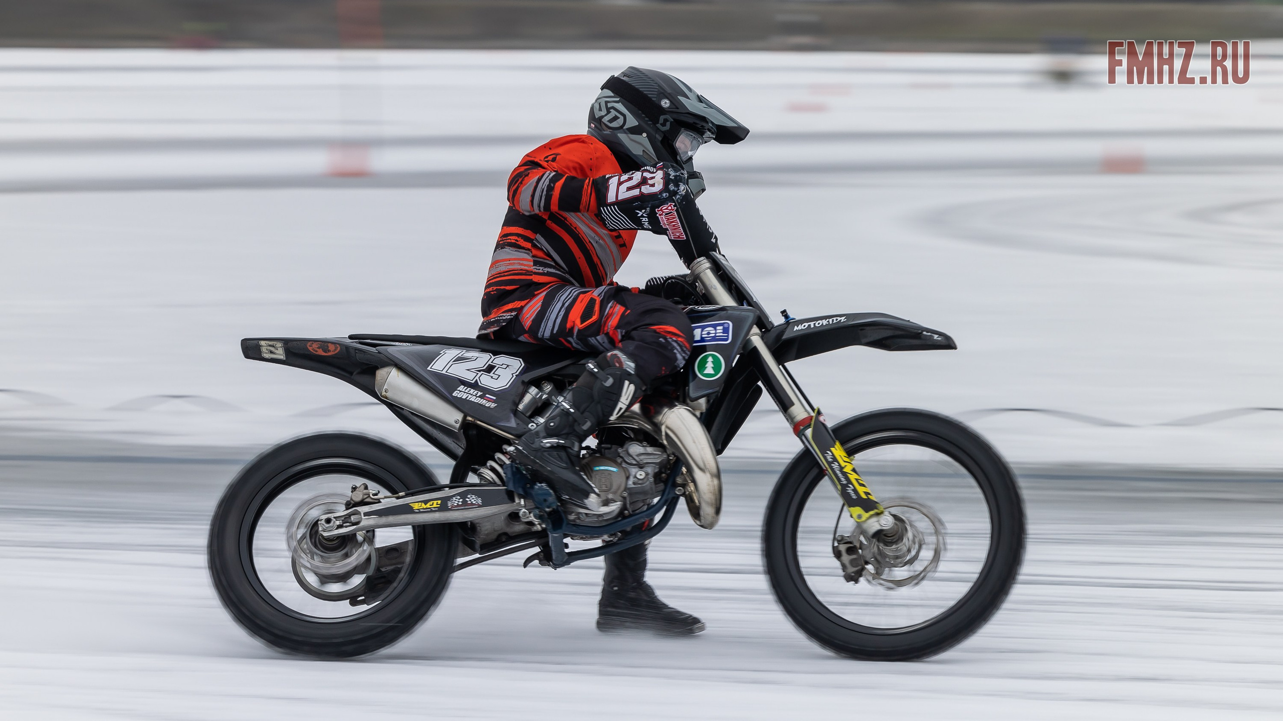 Первый этап Кубка МФР по мотокроссу на льду Большого Крылатского пруда в Москве. 8 февраля 2025 г. Фотограф Владимир Охрименко