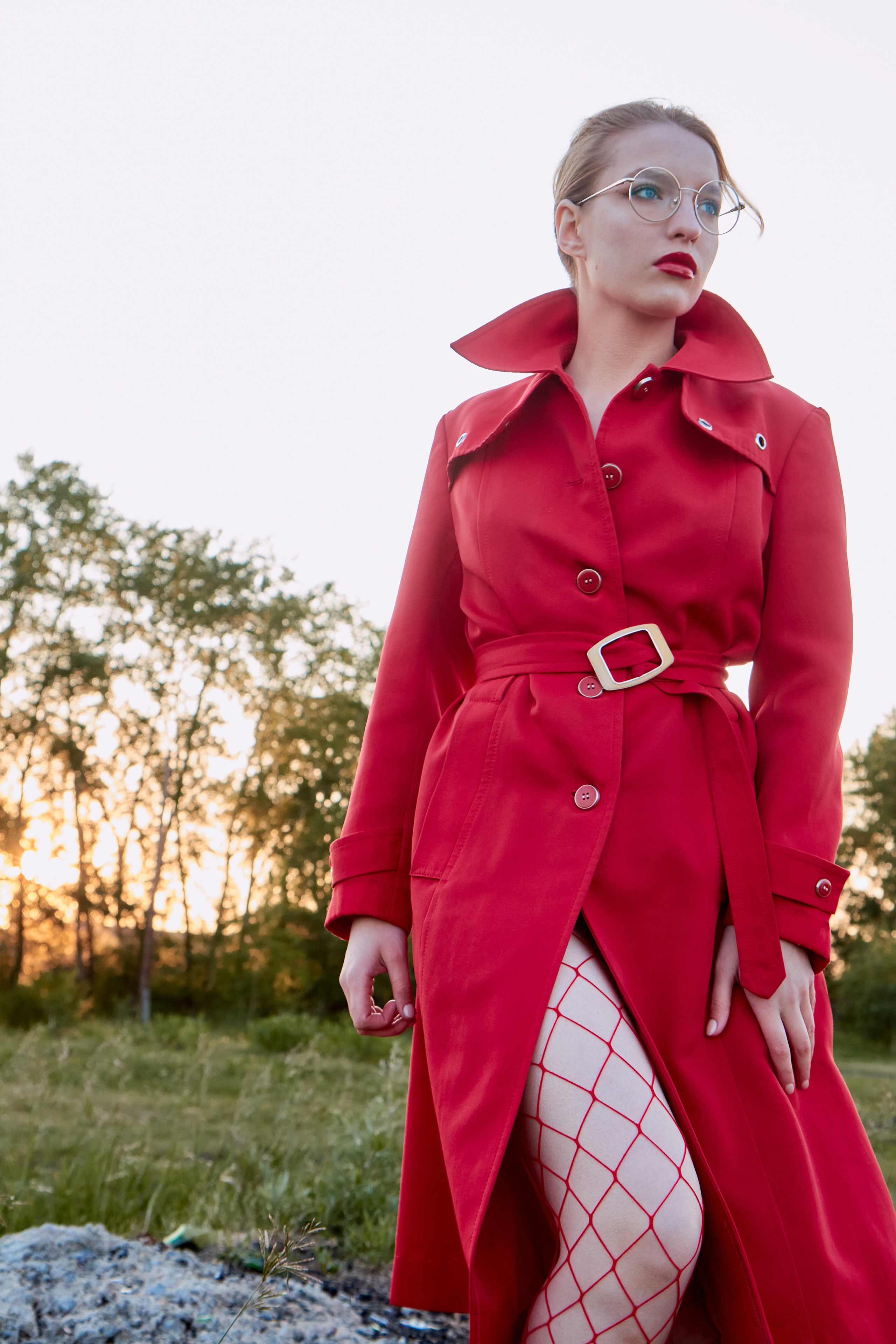 Инна, съёмка в пальто. Предметный и репортажный фотограф Алексей Кротов