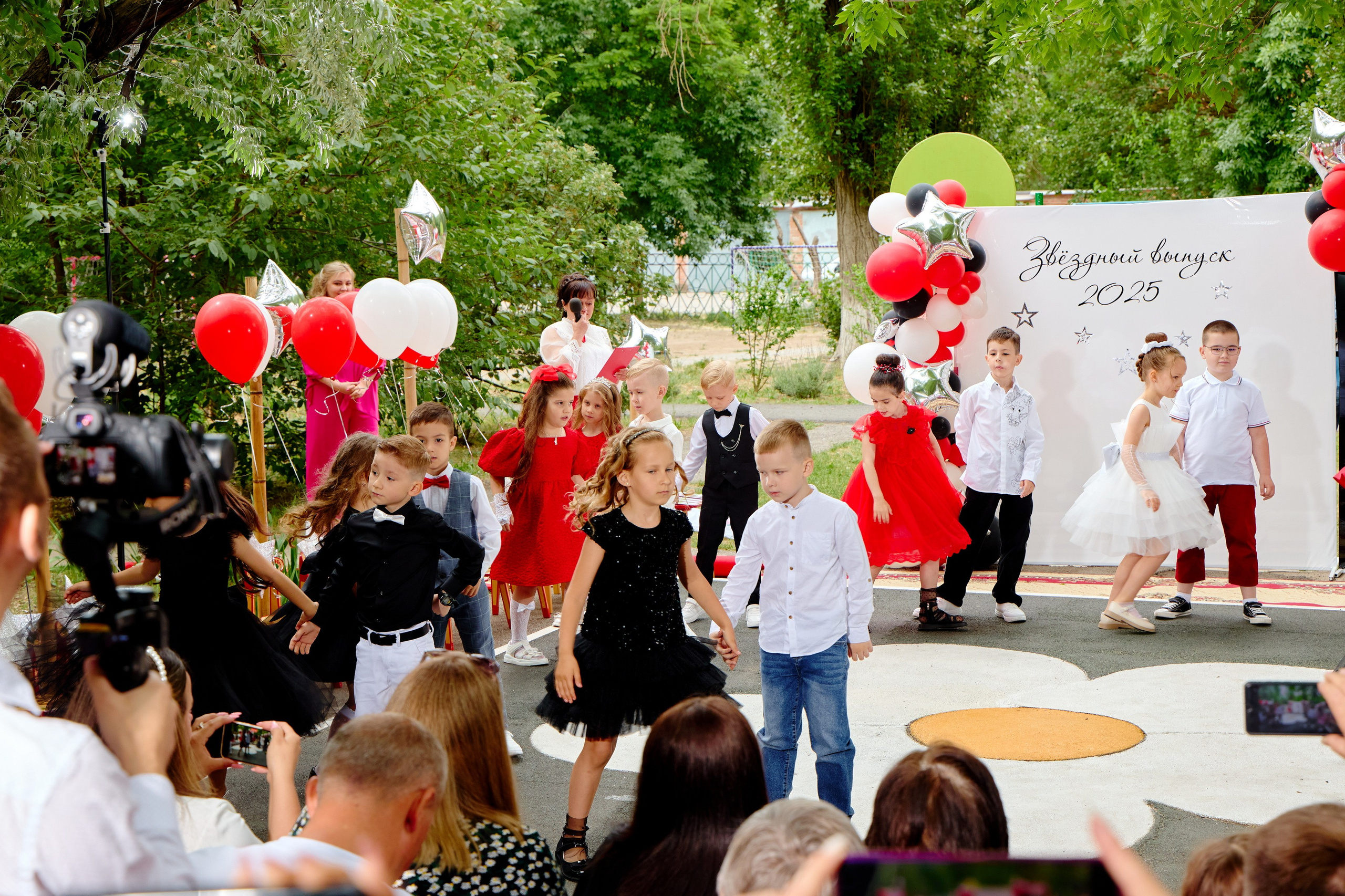 Выпускной 45 сад. Фотограф Выпускные альбомы Таганрог Сергей Коробченко