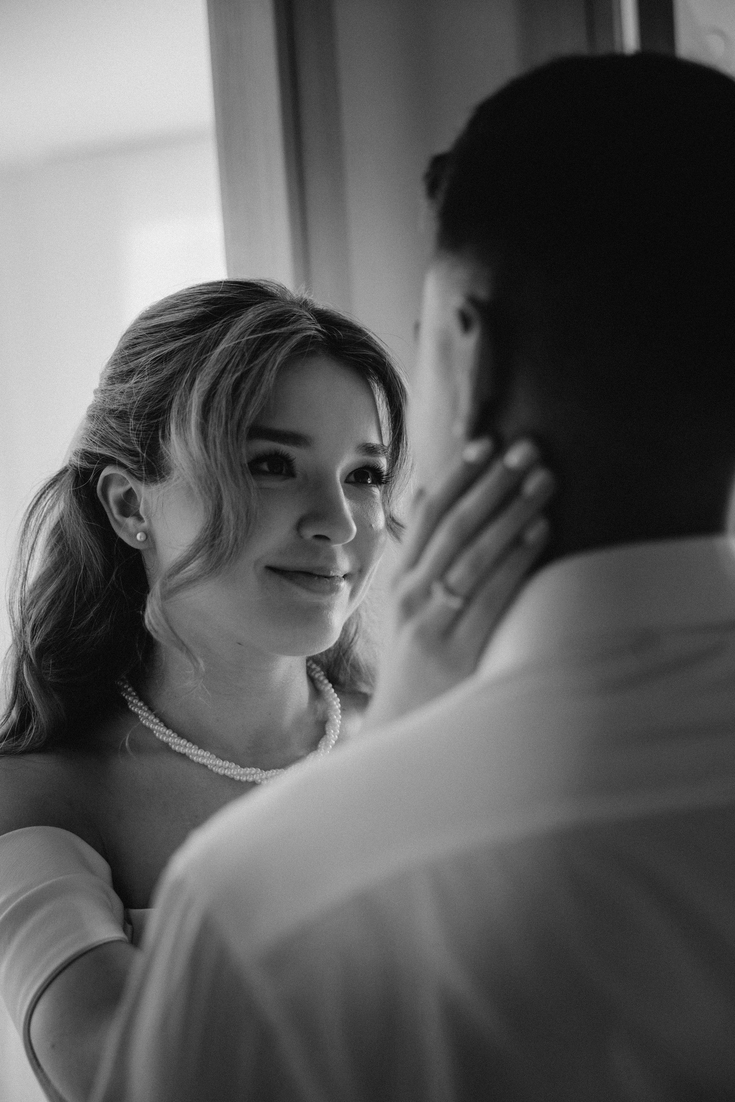 Свадебная фотосессия в стильном лифте элитного дома Москвы