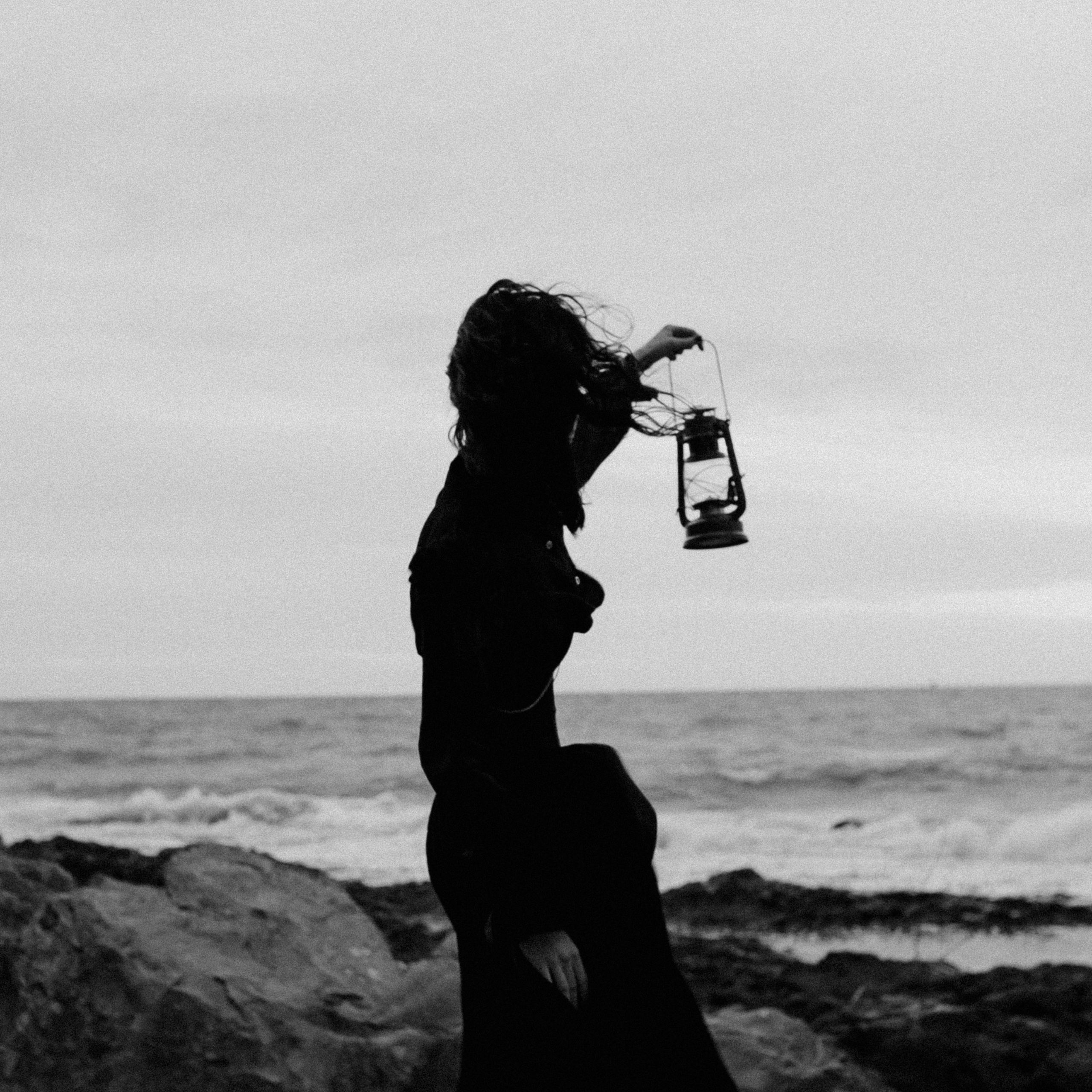 Съёмка у моря с оленьими рогами