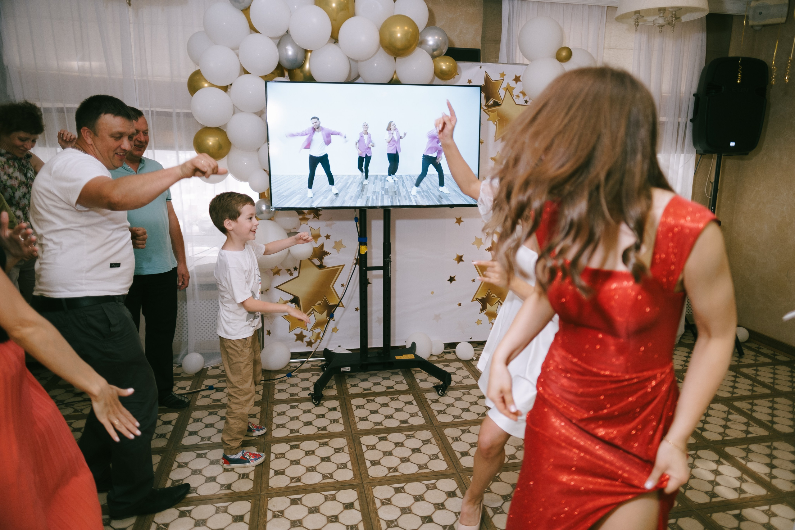 Выпускной школа 33. Свадебный и репортажной фотограф Денис Ожигин в Краснодаре и Краснодарском крае