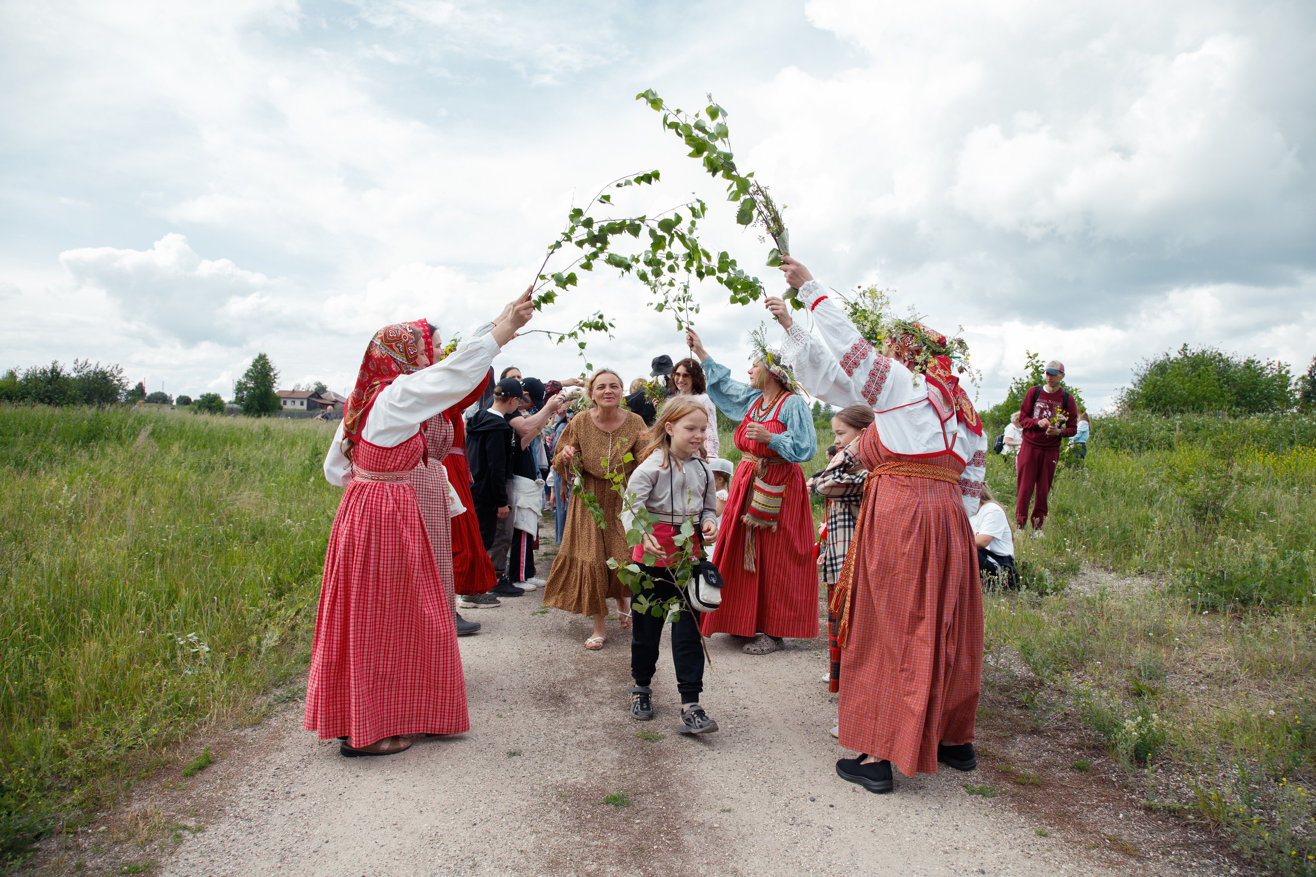 Свадьба Солнца и Земли в деревне Никонова. Репортажный фотограф с душой путешественника