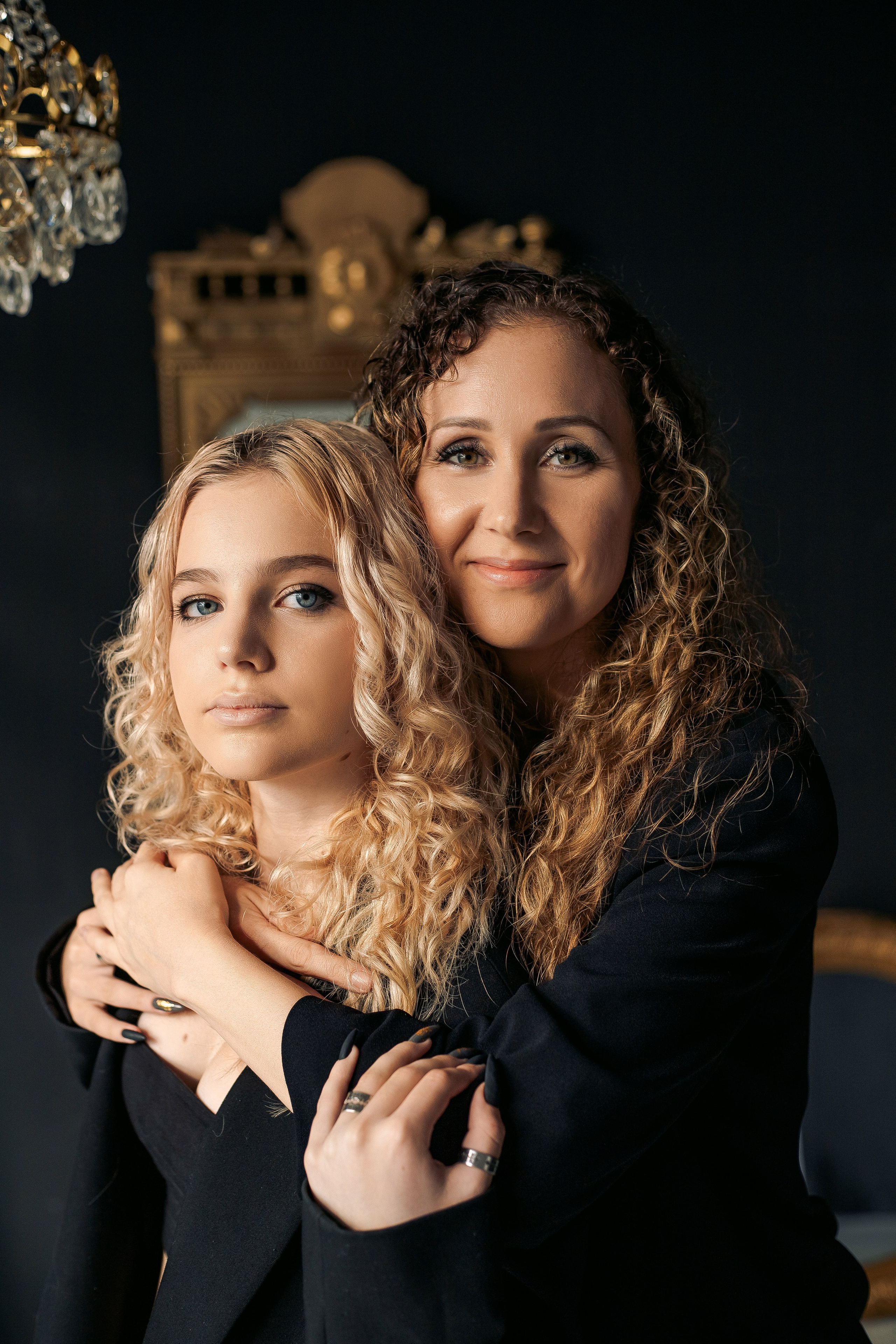 Семейная фотосессия взрослой дочки и мамы в студии. Фотограф в Санкт-Петербурге, Анна Скворцова