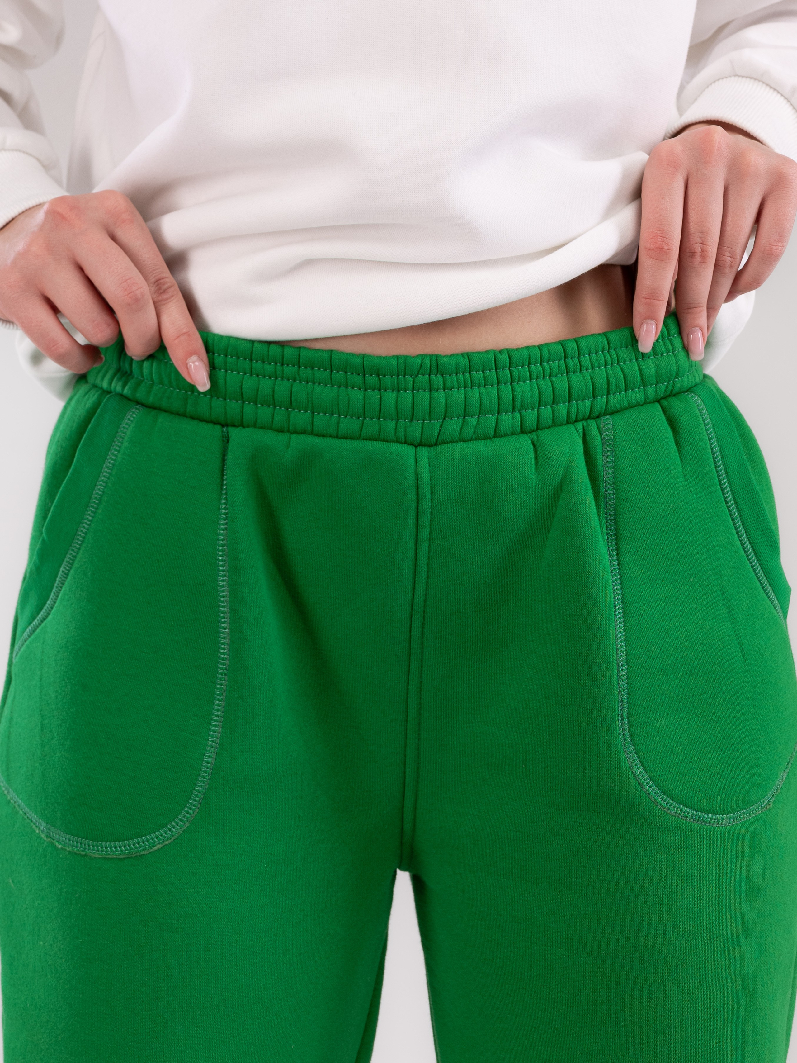 Спортивные костюмы и брюки с большой палитрой цветов!. Предметный фотограф, фото для маркетплейсов Пятигорск, КМВ