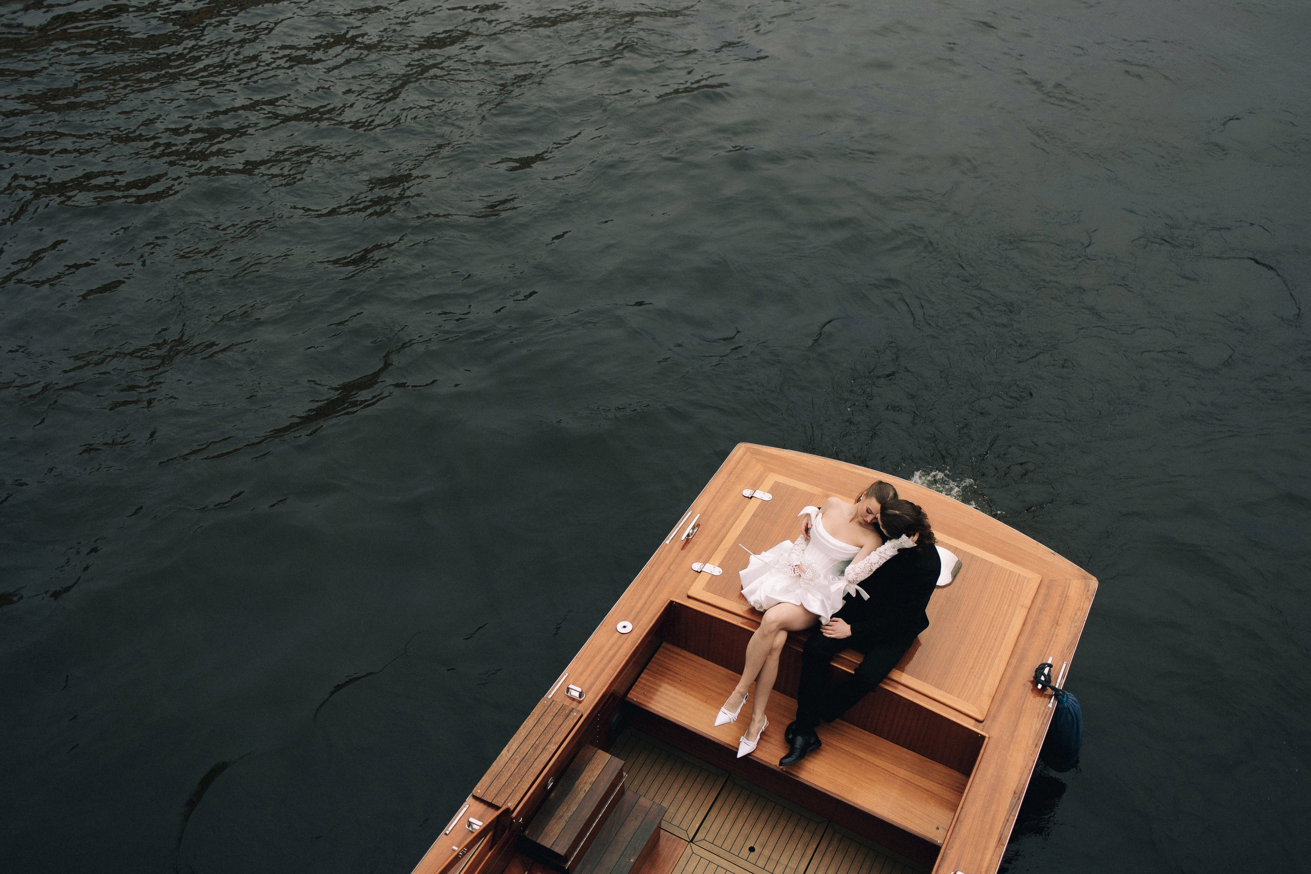 На катере. ФОТОГРАФ РОЗА ФИЛИНА СПб I МОСКВА