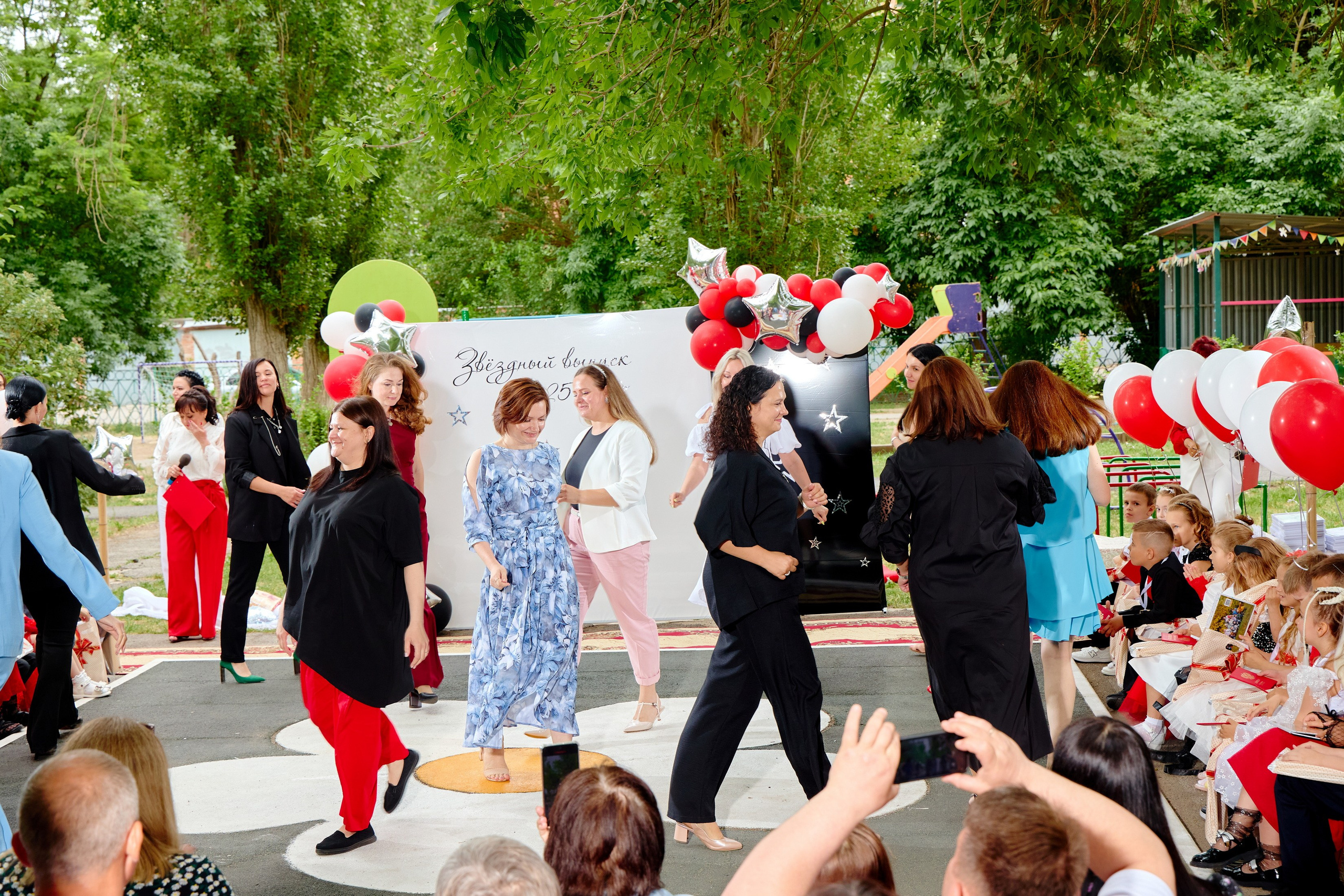 Выпускной 45 сад. Фотограф Выпускные альбомы Таганрог Сергей Коробченко