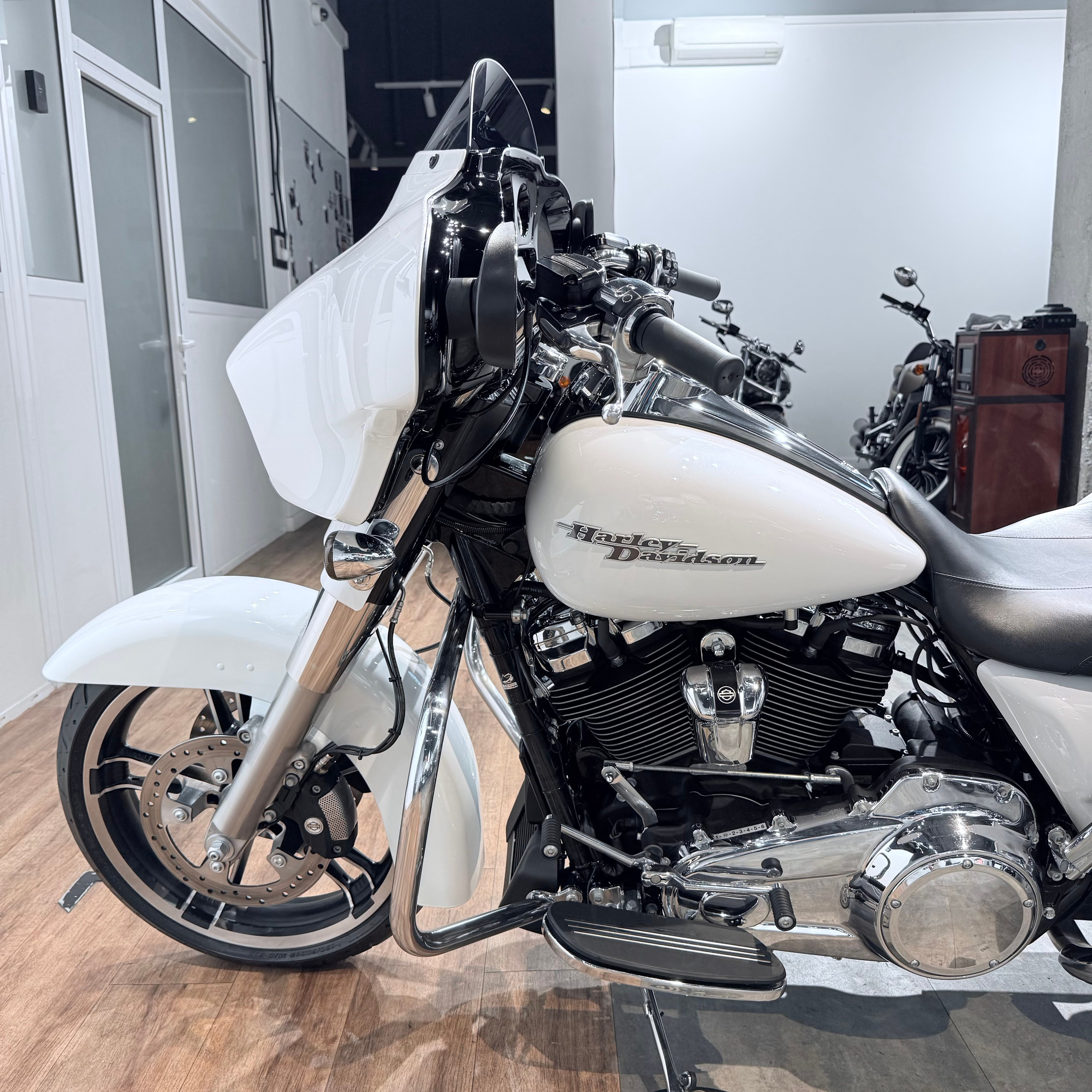 Мотоциклы Harley-Davidson 2017 Street Glide 107 АВS ICE (Touring) — купить мотоцикл. Hello Davidson, Москва. Только хорошие мотоциклы…