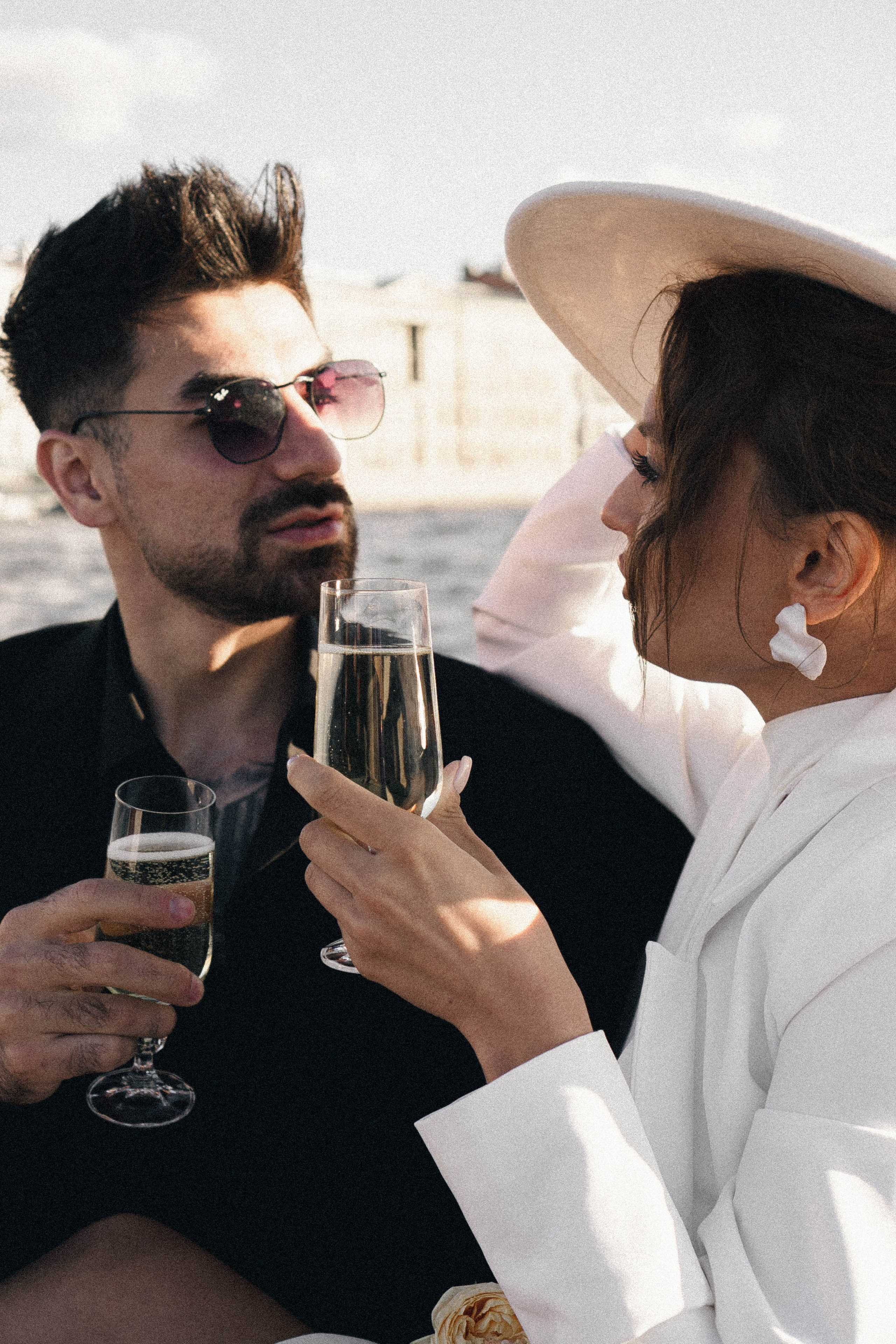 СВАДЕНБНАЯ СЬЕМКА НА КАТЕРЕ ПО КАНАЛАМ САНКТ-ПЕТЕРБУРГА И В АКВАТОРИИ НЕВЫ. Профессиональный фотограф, Санкт-Петербург — Виктория Богомолова