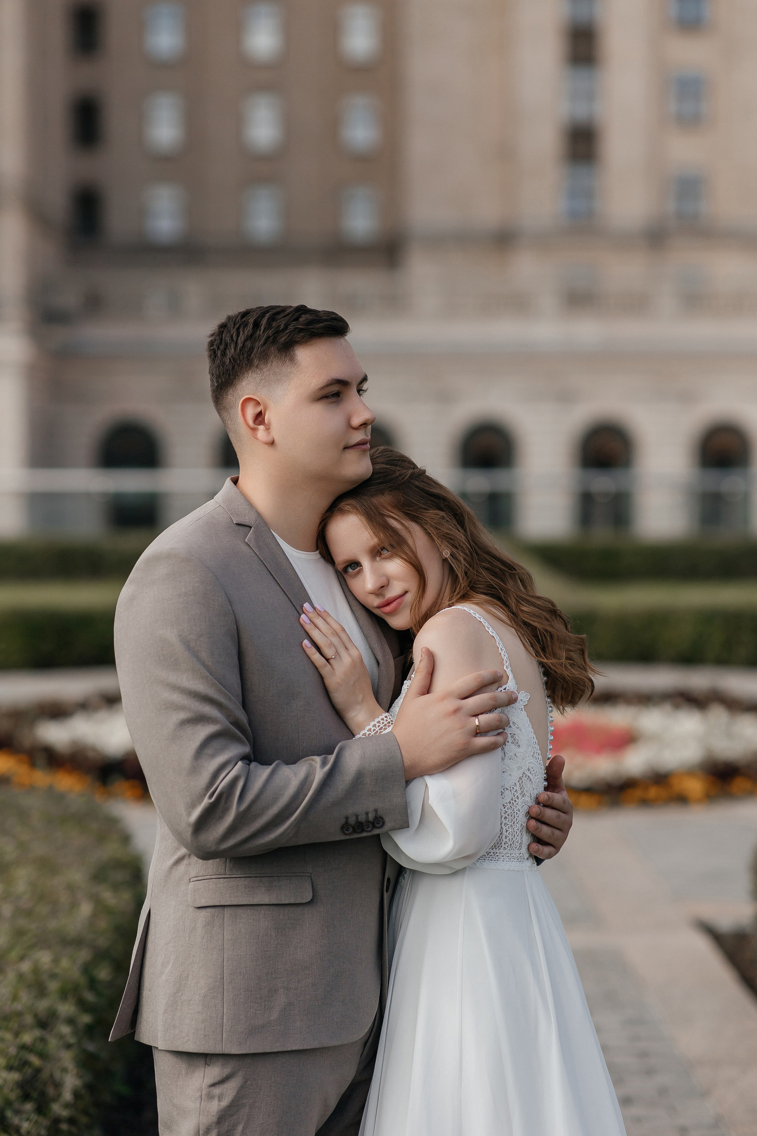 Свадебная фотосессия у гостиницы Украина. Свадебный фотограф в Москве Дарья Олендарёва