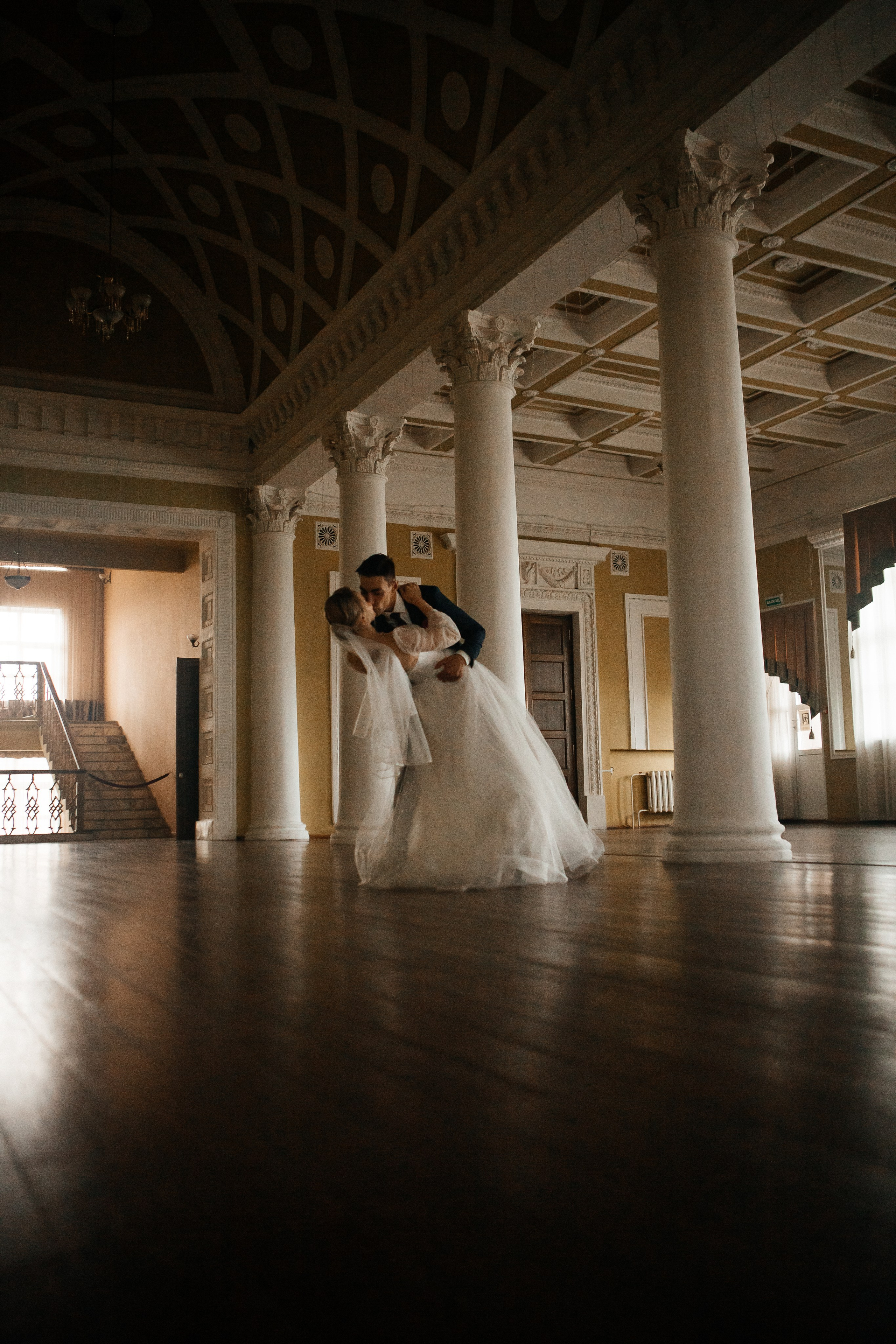 Евгения и Николай утренние сборы. Свадебный фотограф Виктория Чуйко Магнитогорск. Визуал для бизнеса