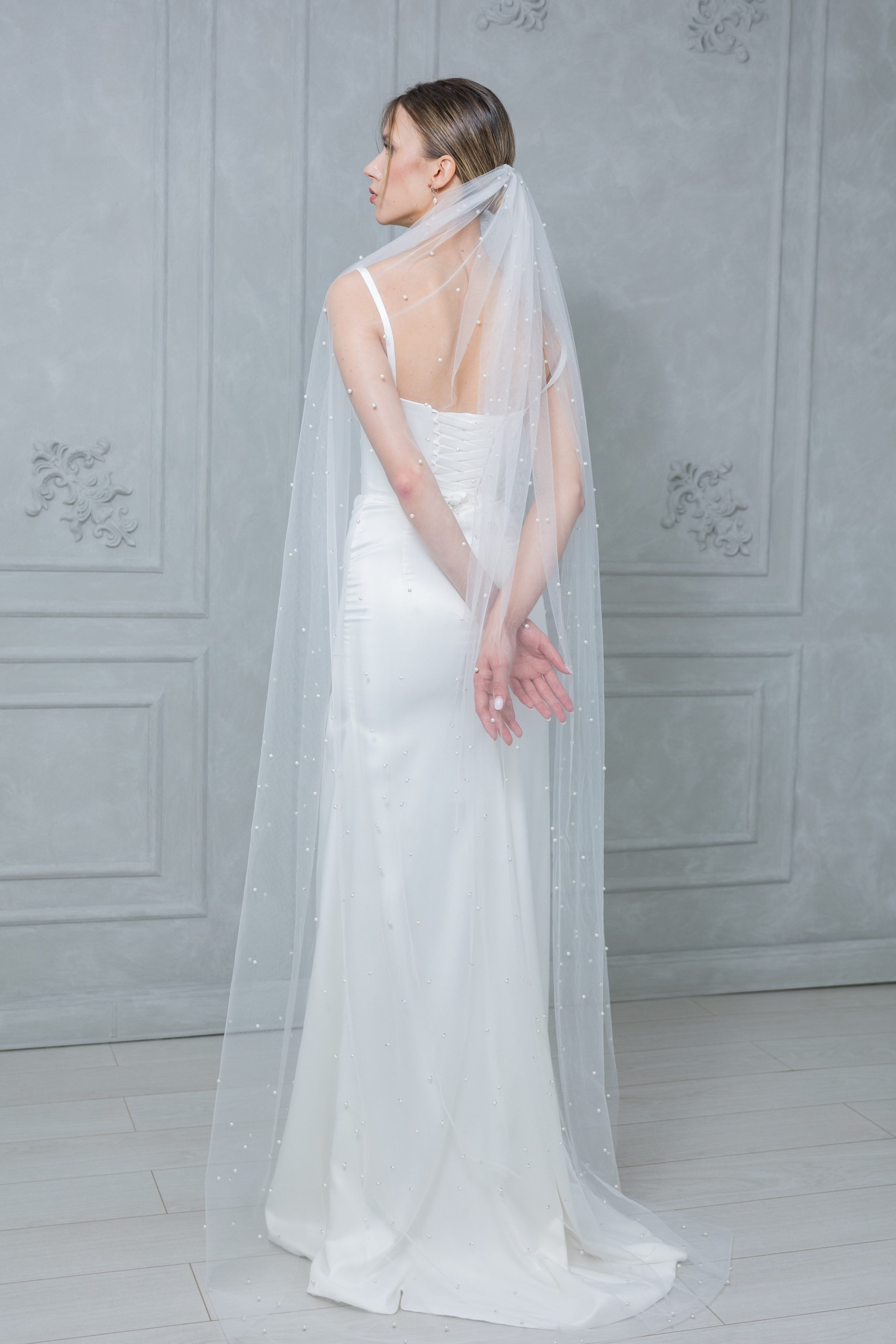 свадебный салон, позы, портрет девушки, свадебные платья, фотосессия, девушка, фотограф, владивосток