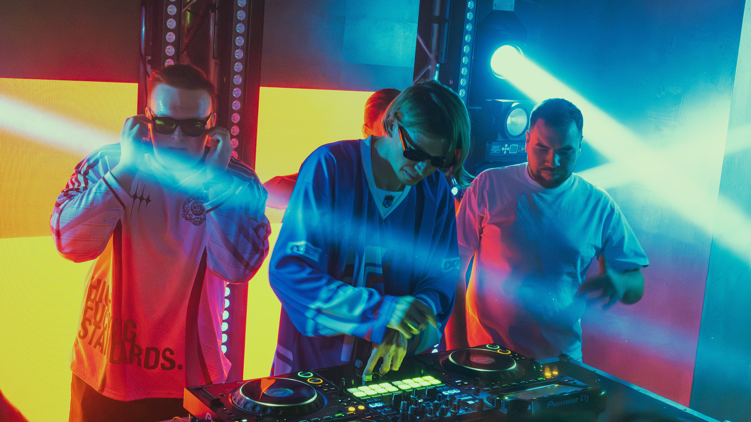 Рейв в NICEONE. Свадебный фотограф из Новосибирска Рафаэль