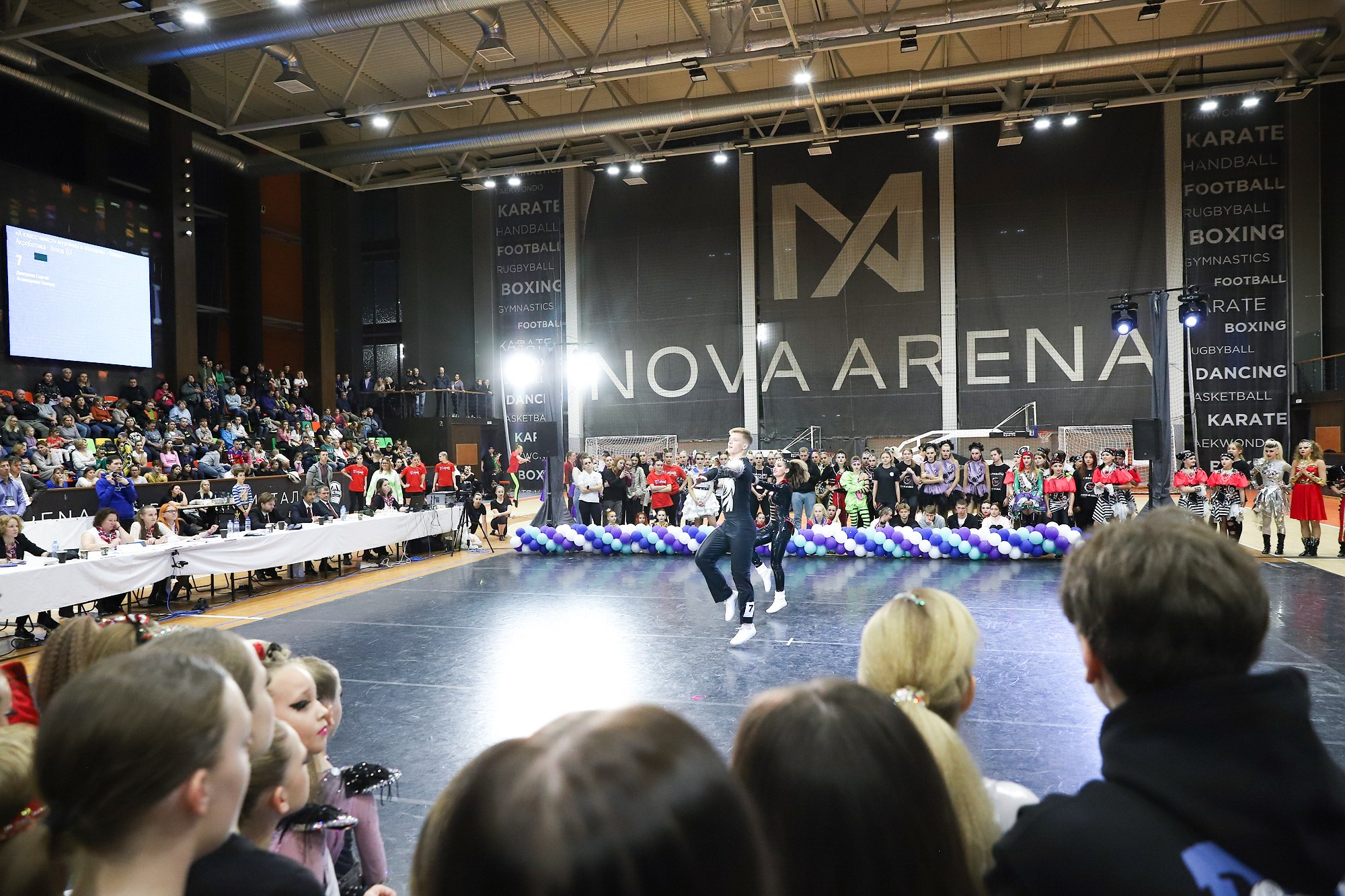 Чемпионат и Первенство Санкт-Петербурга по акробатическому рок-н-роллу. Фотограф Дарья Попова