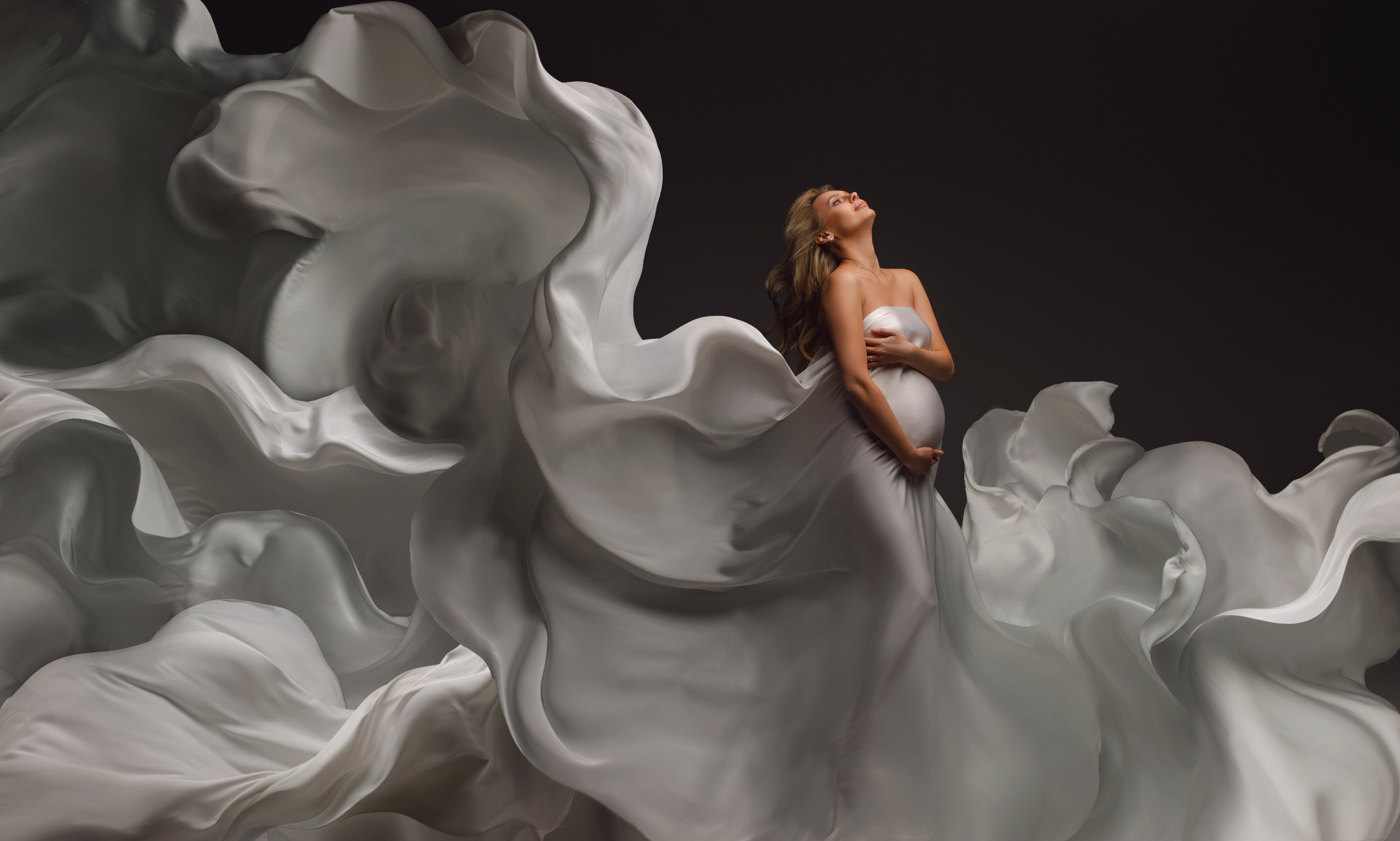 Фотосессия беременности в Москве — съемка беременных в студии