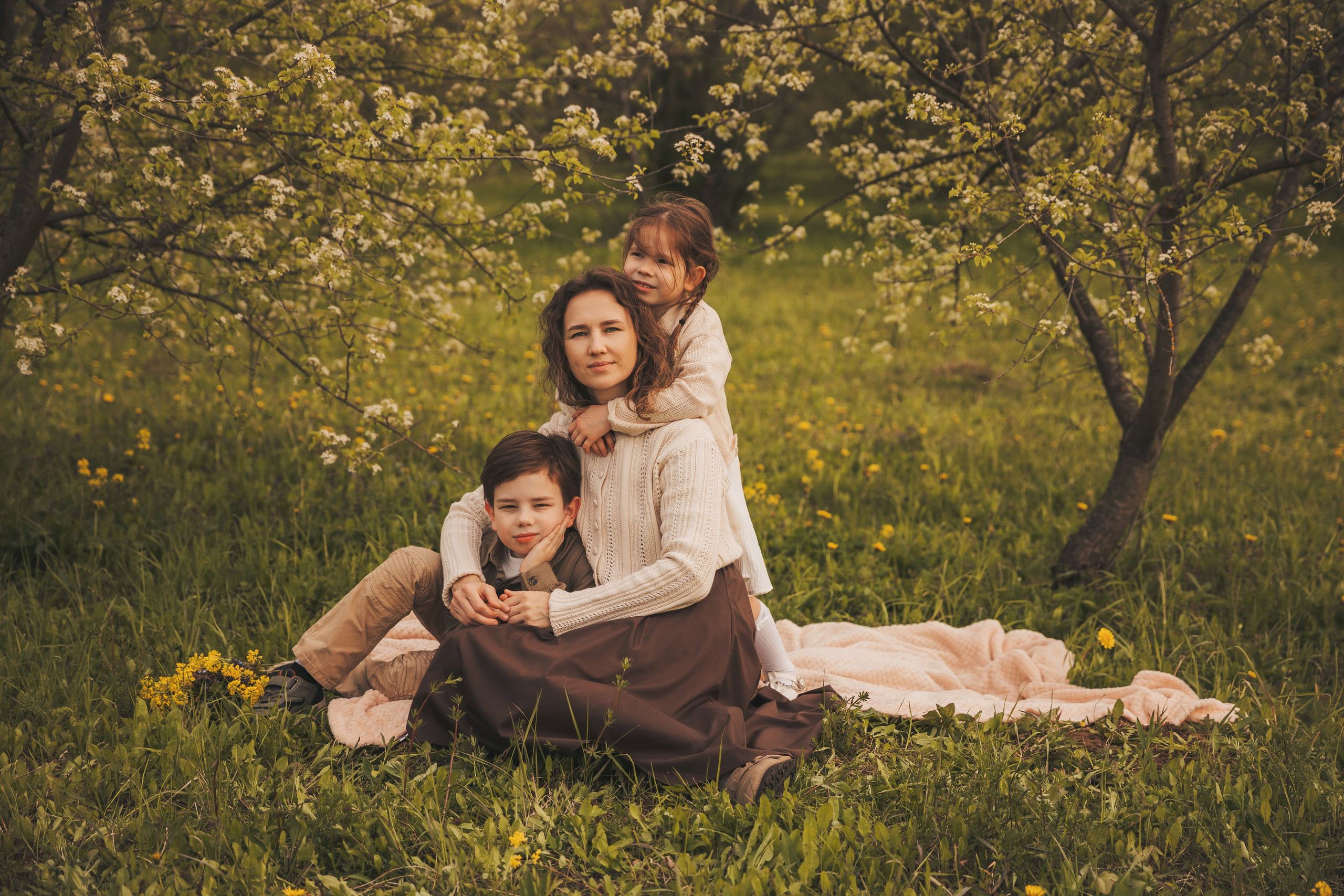 Фотосессия мамы с детьми в парке. Семейный и женский фотограф в Москве Надежда Воробьева