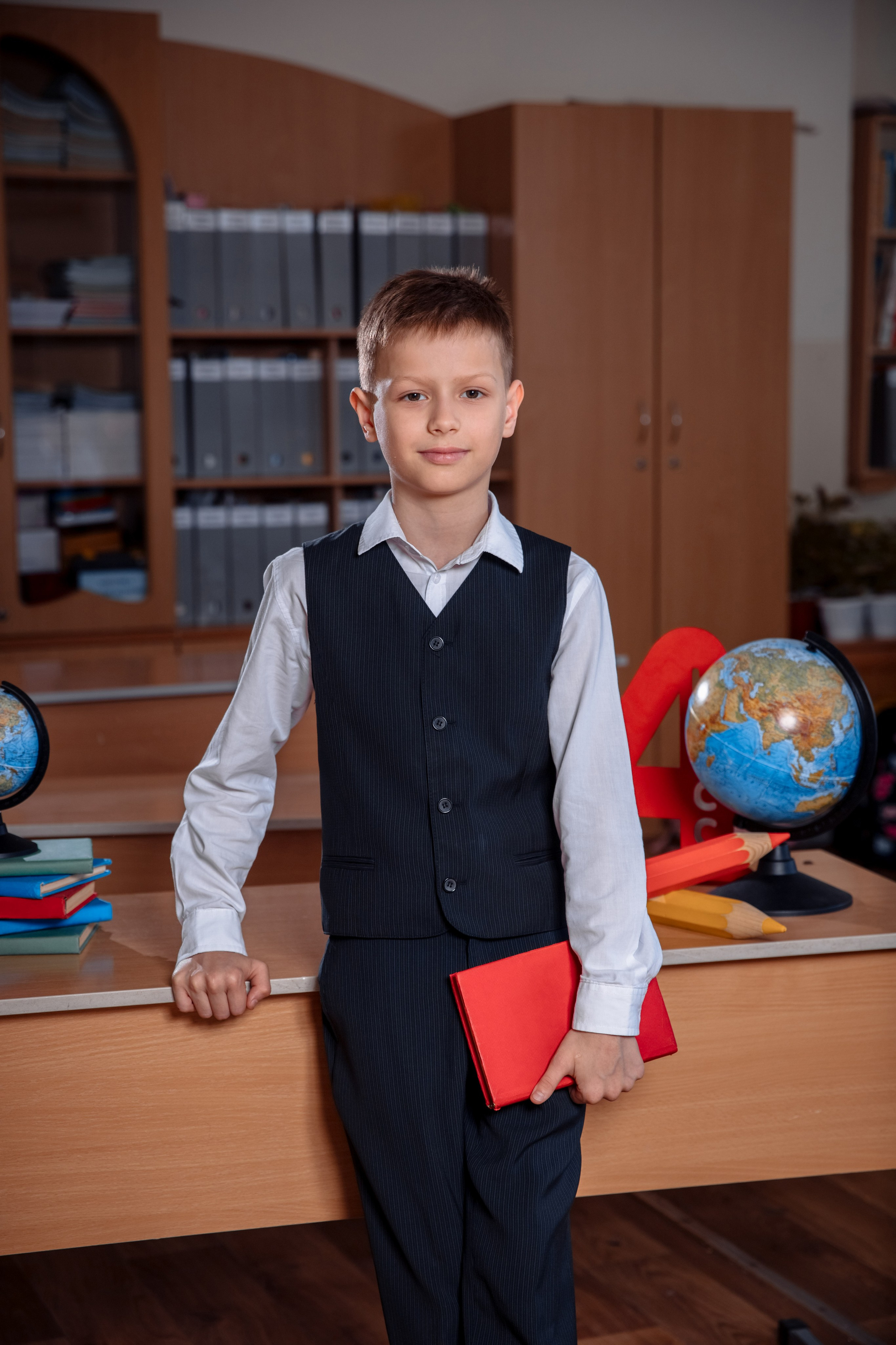 Начальные классы. Выпускные школьные фото­альбомы для школ и детских садов в Волгограде и Волжском