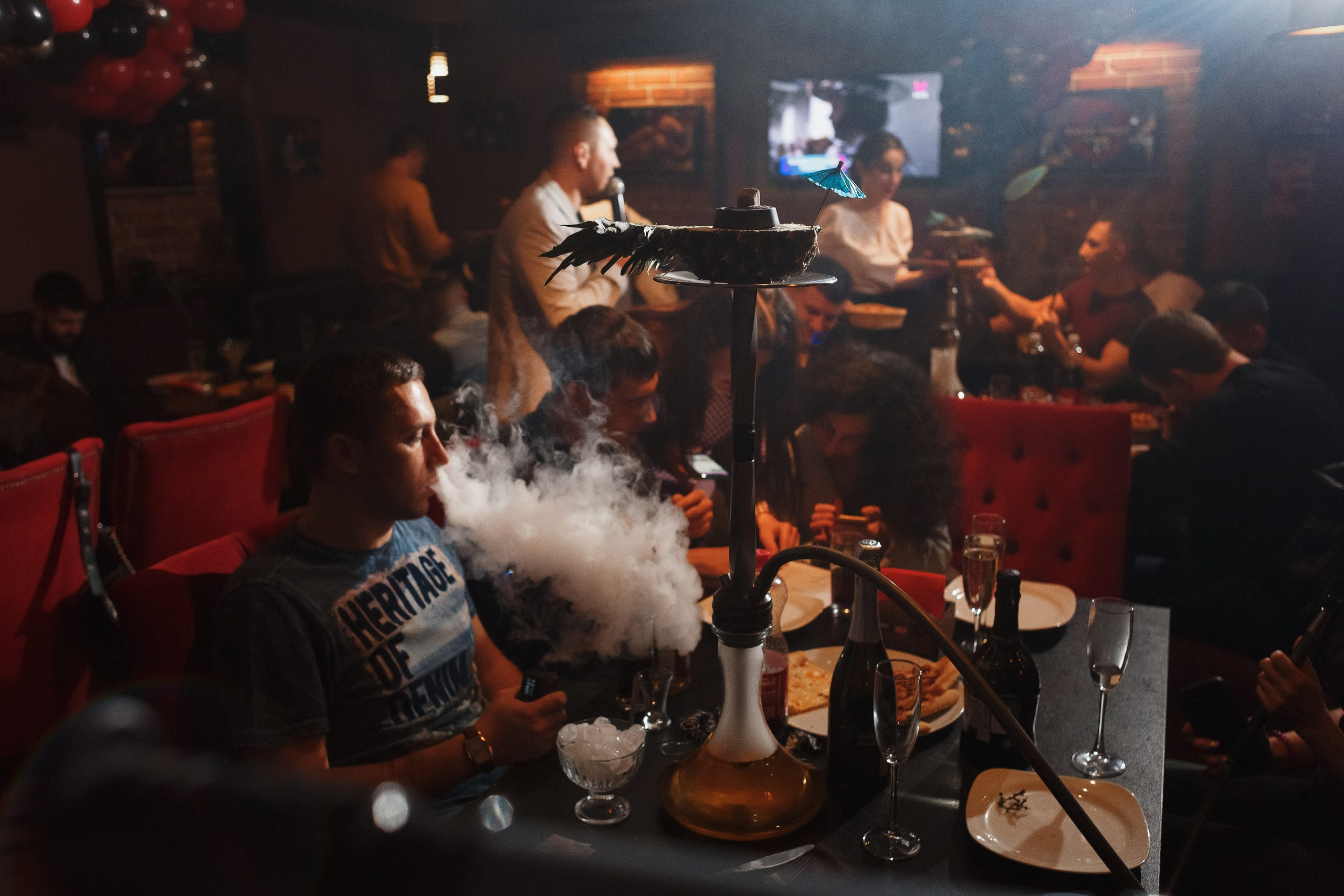 Захватывающий вкус и атмосфера: кальянная в Таганроге Бейкер Стрит. Свадебный и семейный фотограф в Таганроге Бакарюк Антон