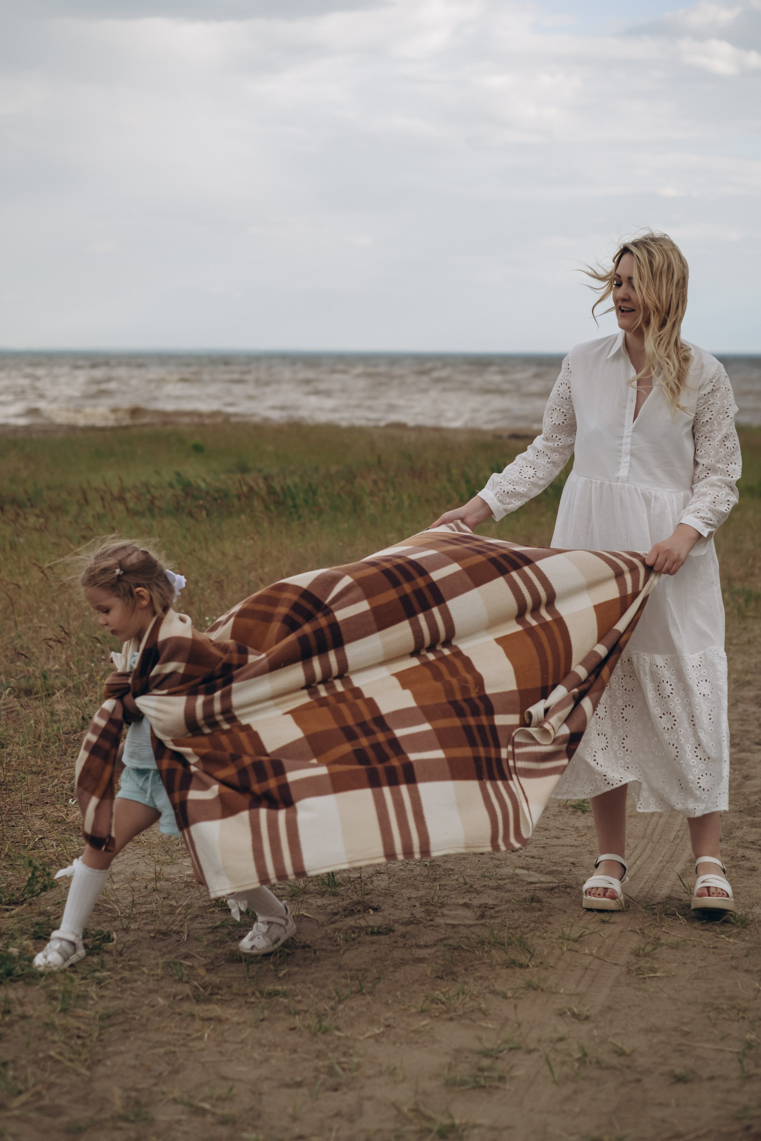 Прогулочная у моря. Мама и дочь. Фотограф Новосибирск Анна Рождественская