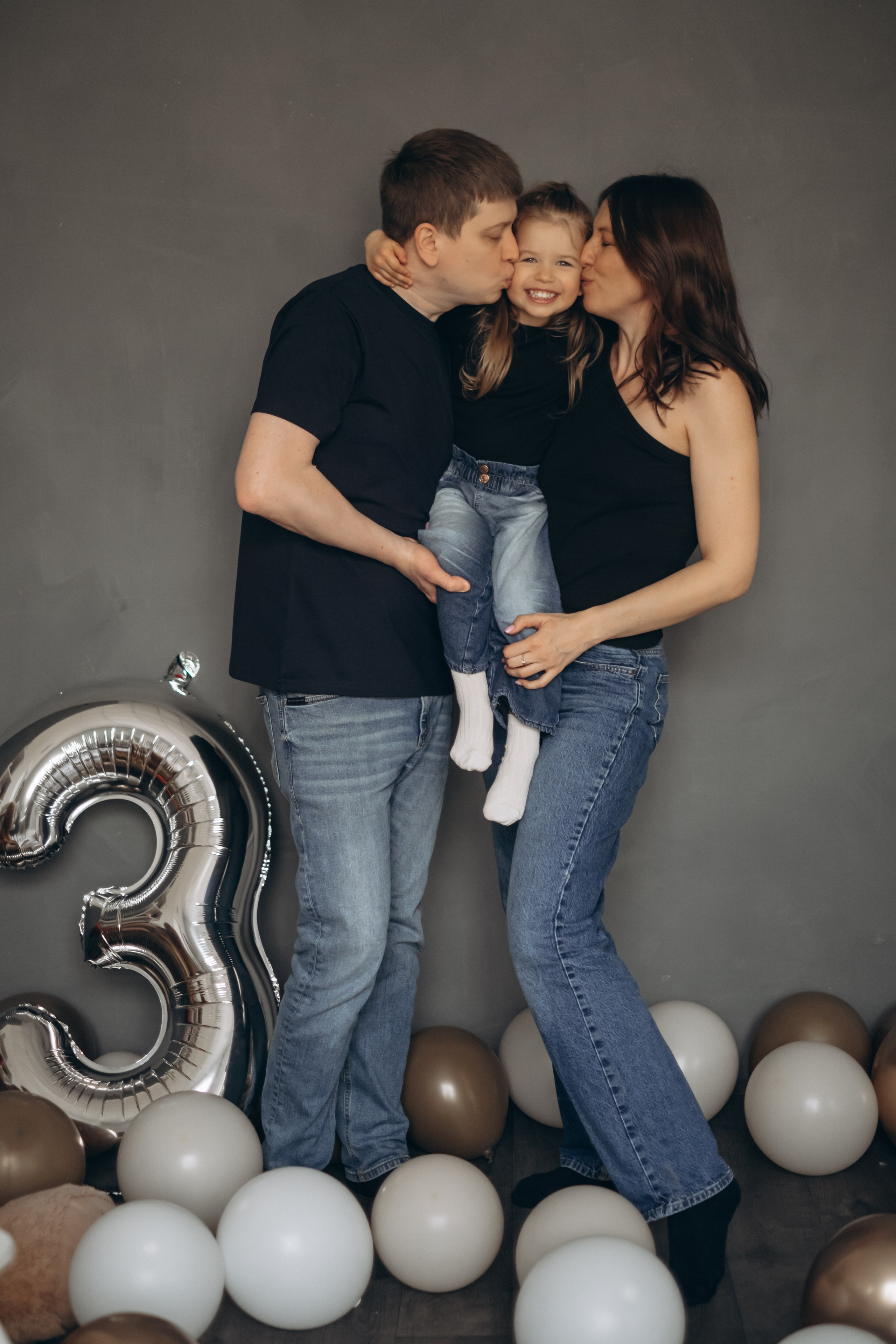 Фотосессия «День рождения» в минималистичной студии. Фотограф Новосибирск Анна Рождественская