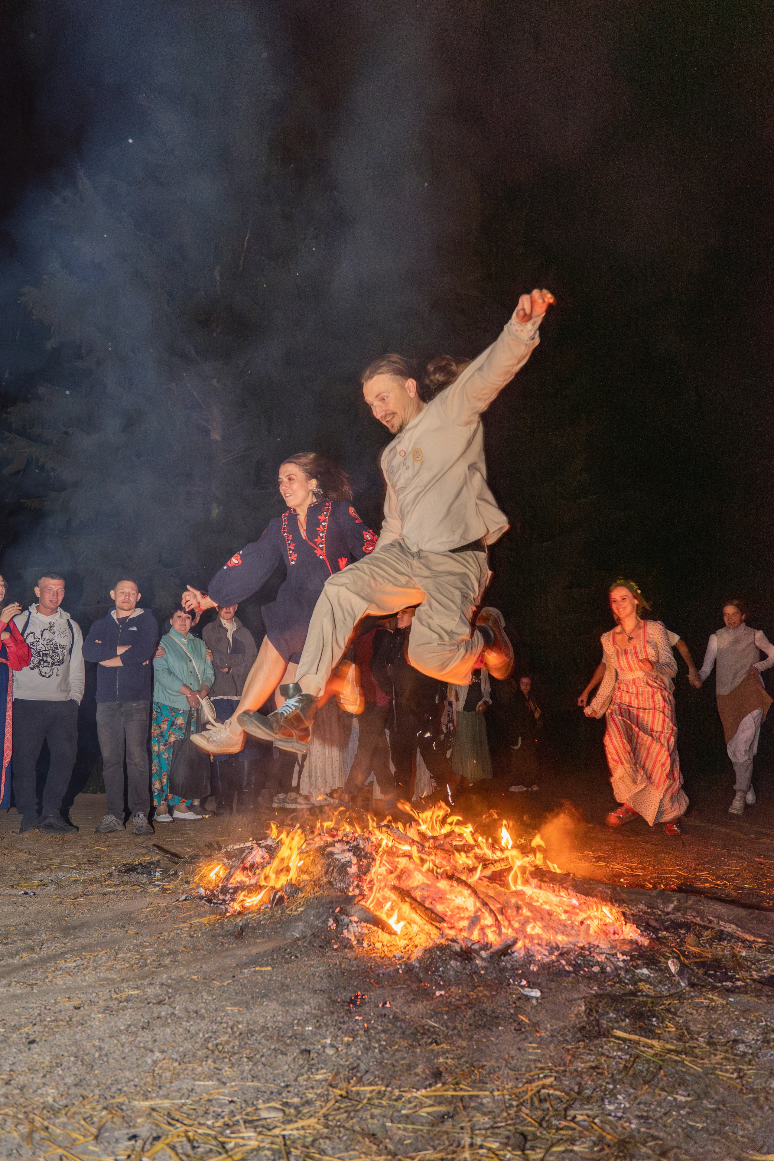 Белорусское Купалье. Занимаюсь профессиональной фотографией и живу рядом с Байкалом. Работаю в разных жанрах