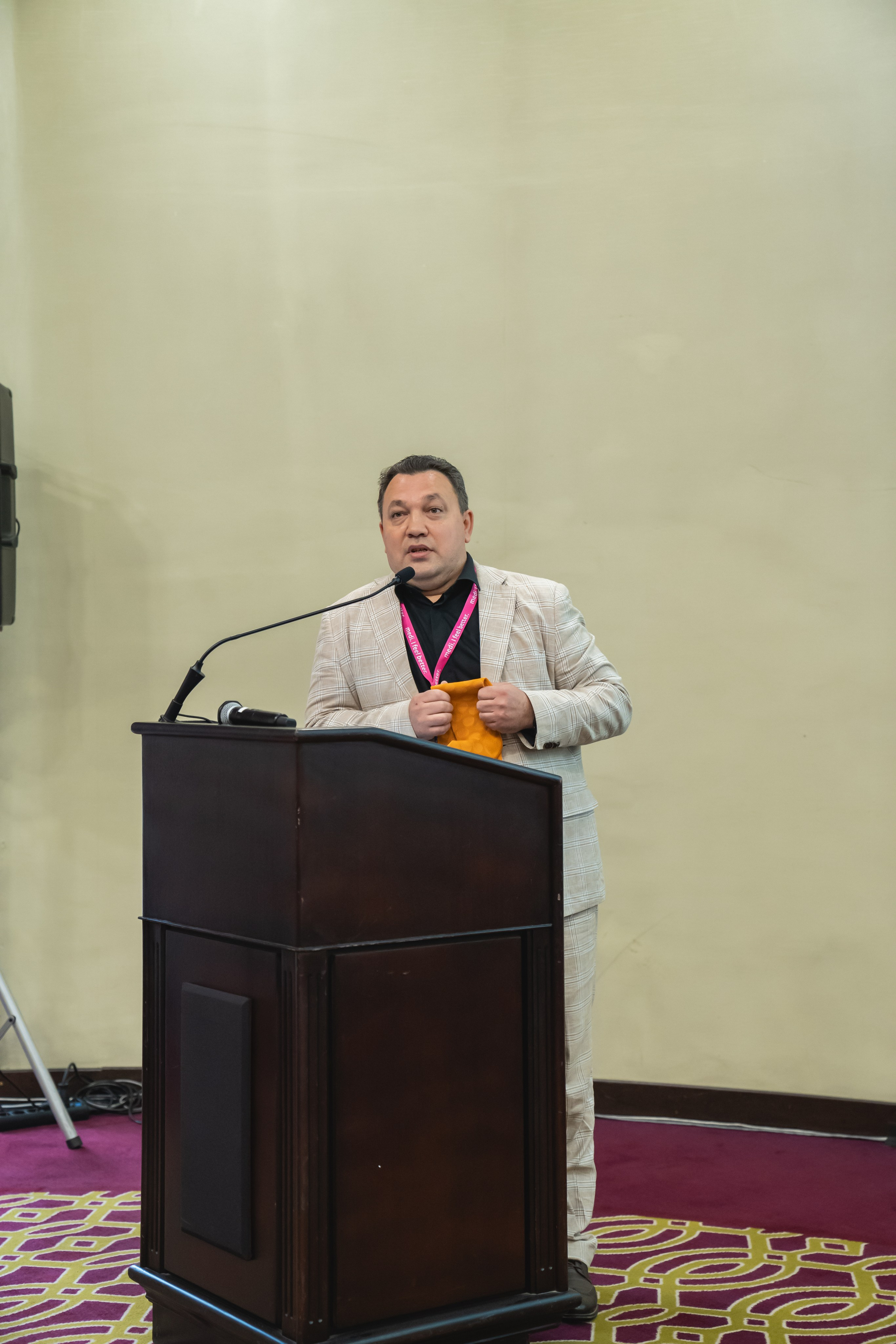 Фотосессия форумов, конференций. Занимаюсь профессиональной фотографией и живу рядом с Байкалом. Работаю в разных жанрах