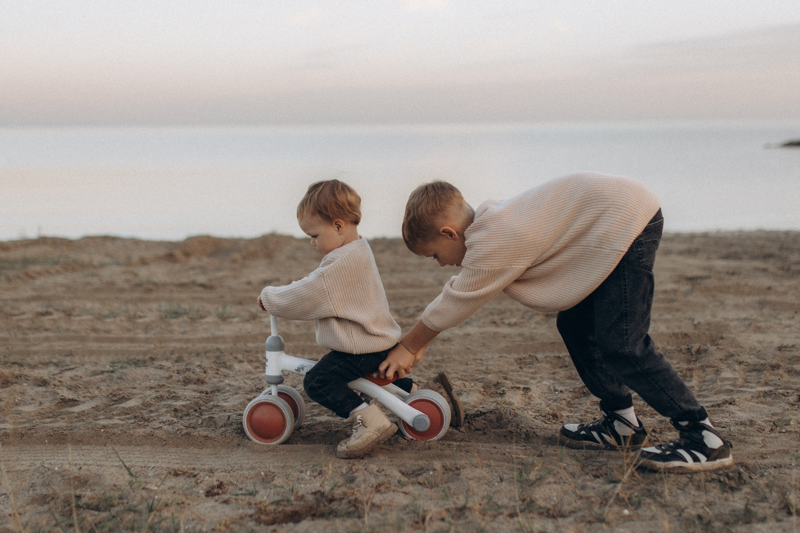 Альбина с сыновьями, сентябрь. Семейный фотограф lifestyle в Новосибирске Елена Шпилевая