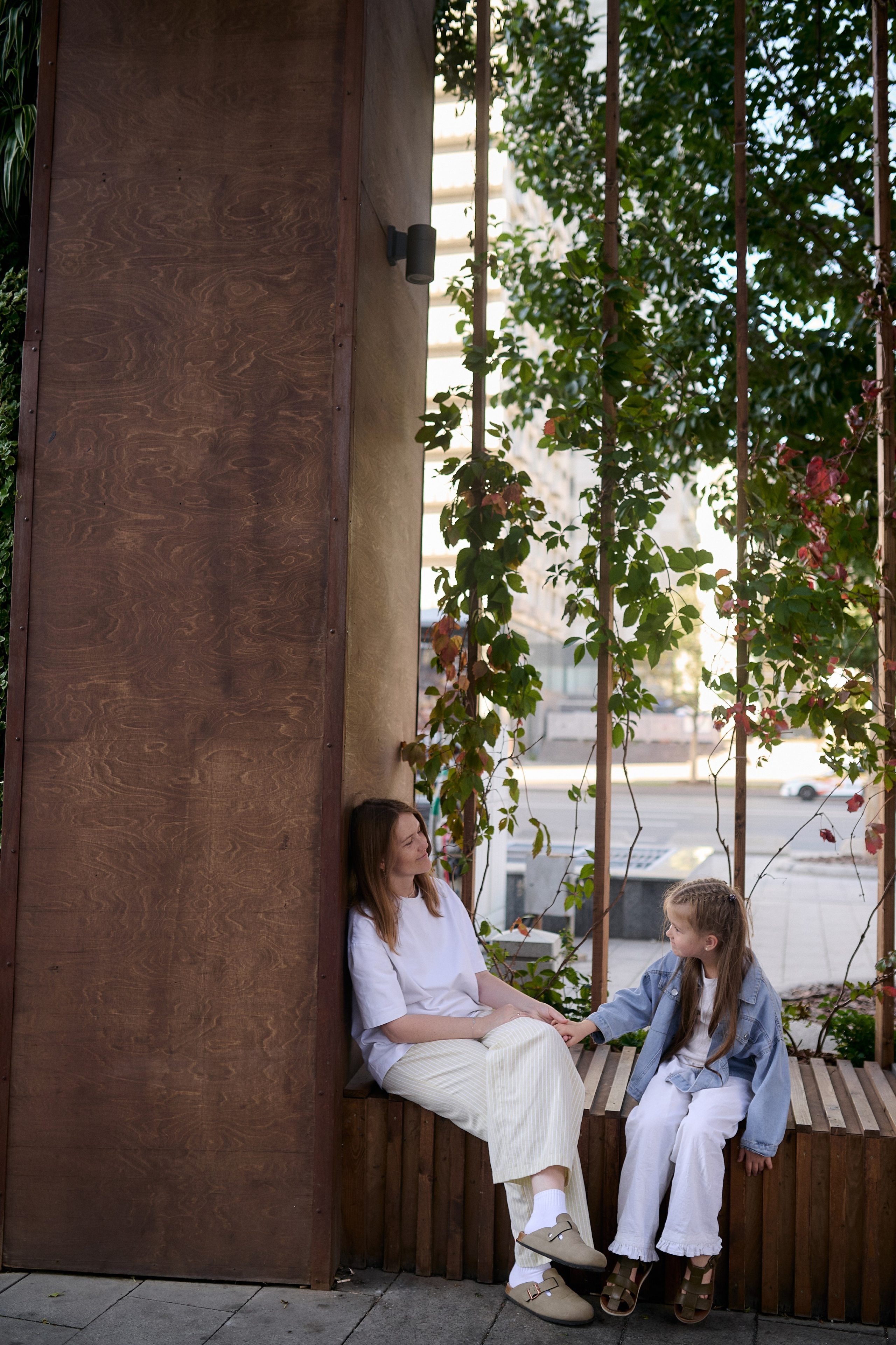 Катя и Ника. Прогулка по Новому Арбату. Семейный и свадебный lifestyle-фотограф в Москве Мария Петрова