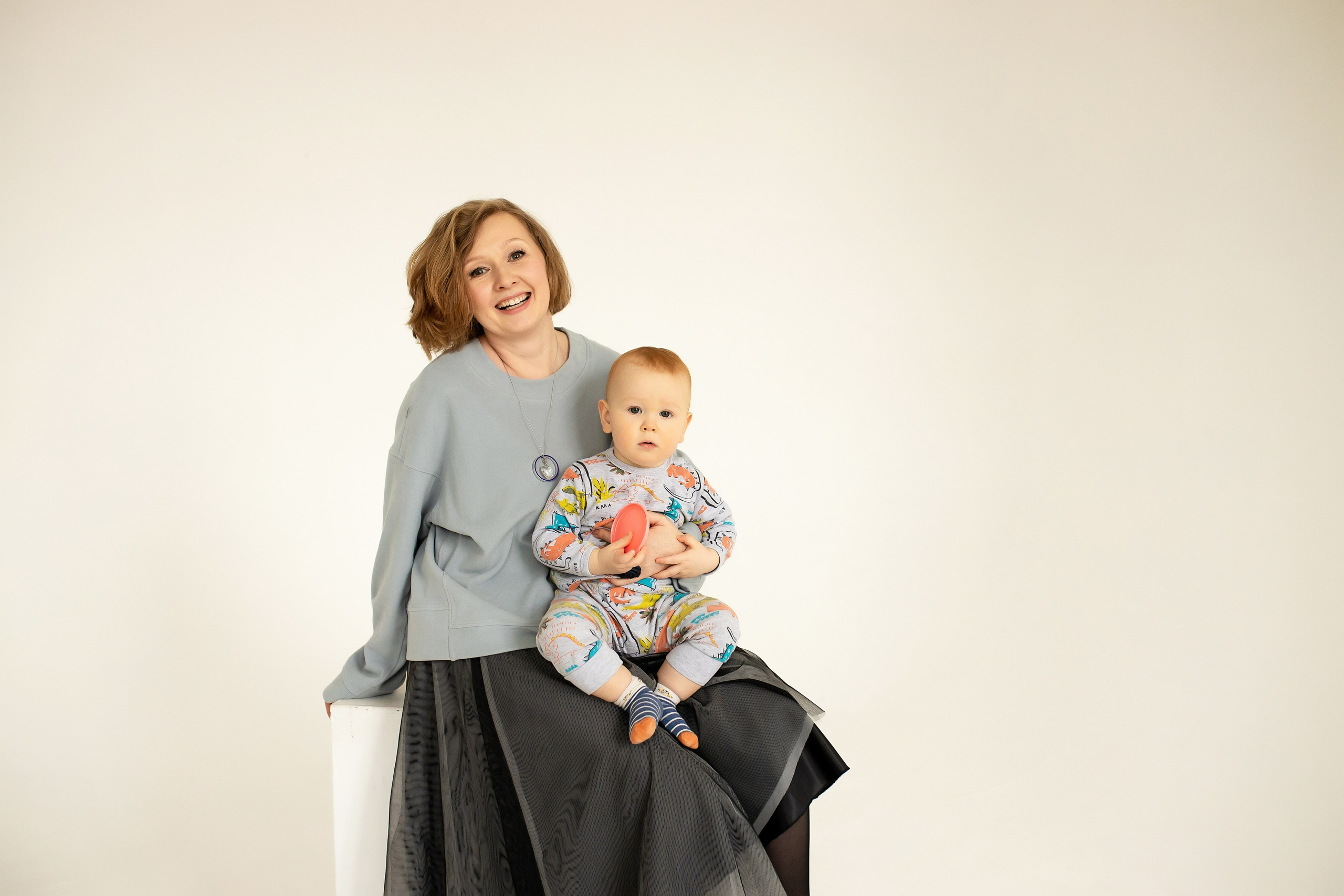 Семейная фотосессия на циклораме с естественным светом. Фотограф в Железнодорожном и Балашихе