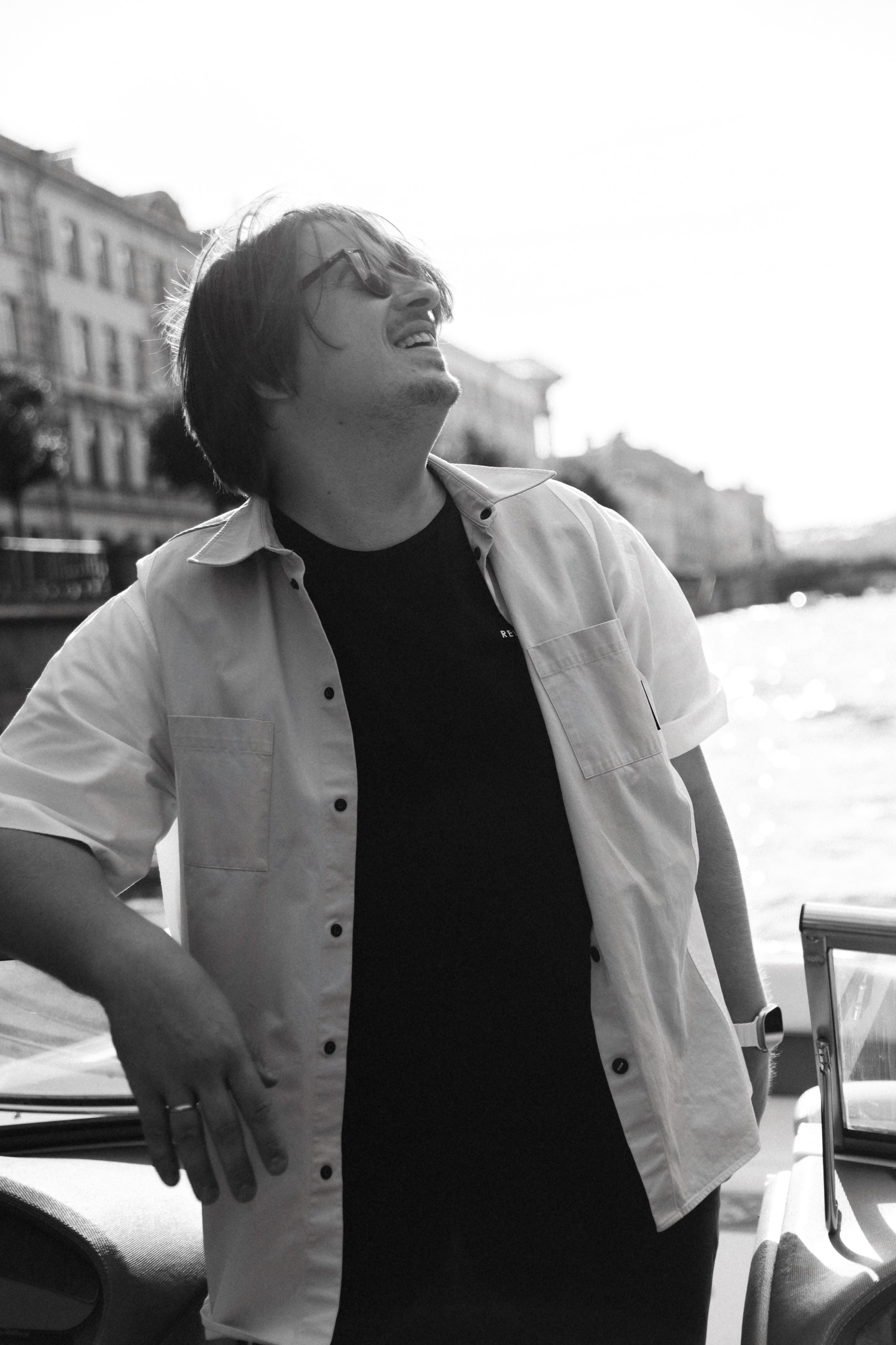 Даша и Витя на катере. Репортажный и портретный фотограф в Санкт-Петербурге Степлевич Дарья