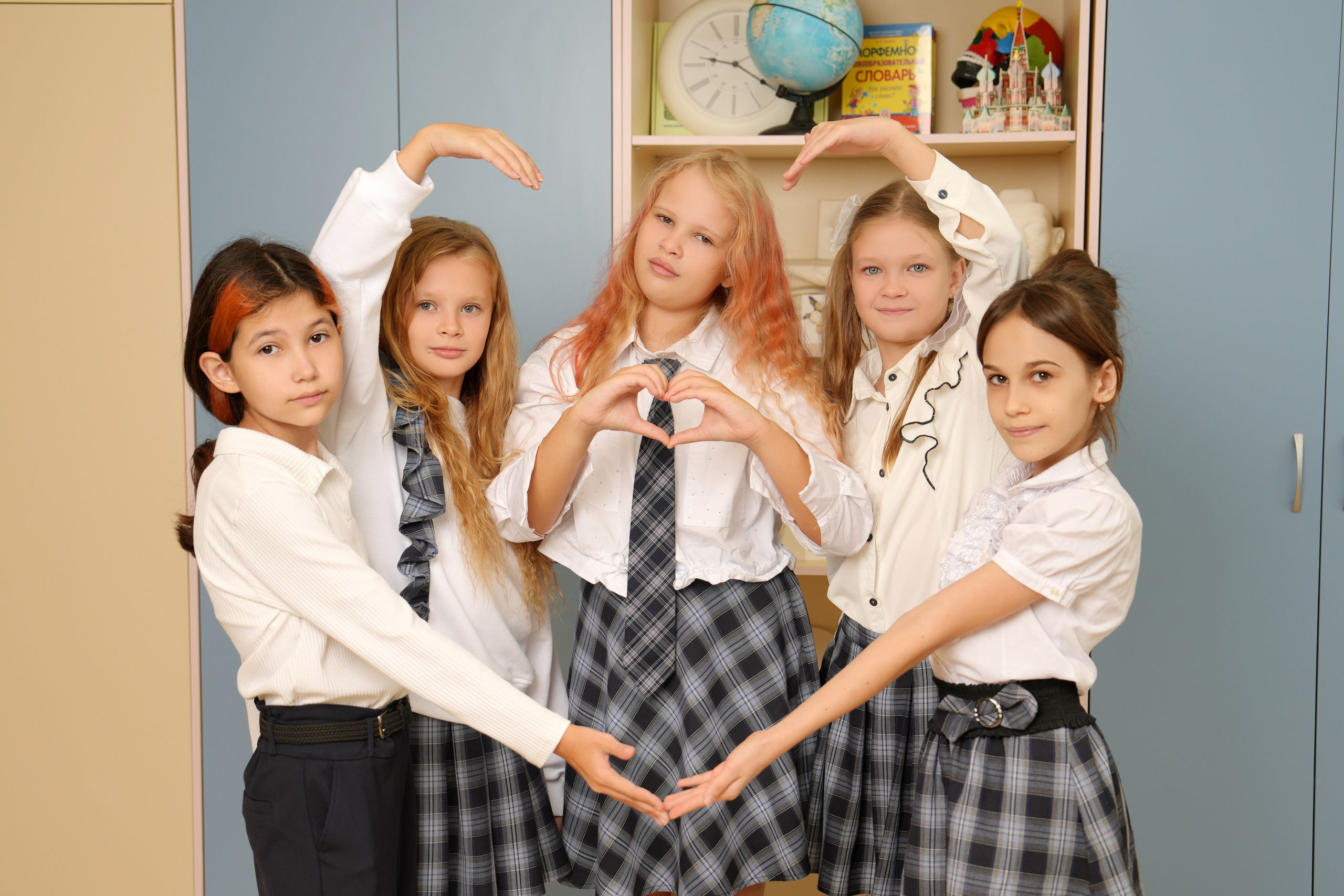 9 и 11 КЛАССЫ. Красивый выпускной альбом в Краснодаре