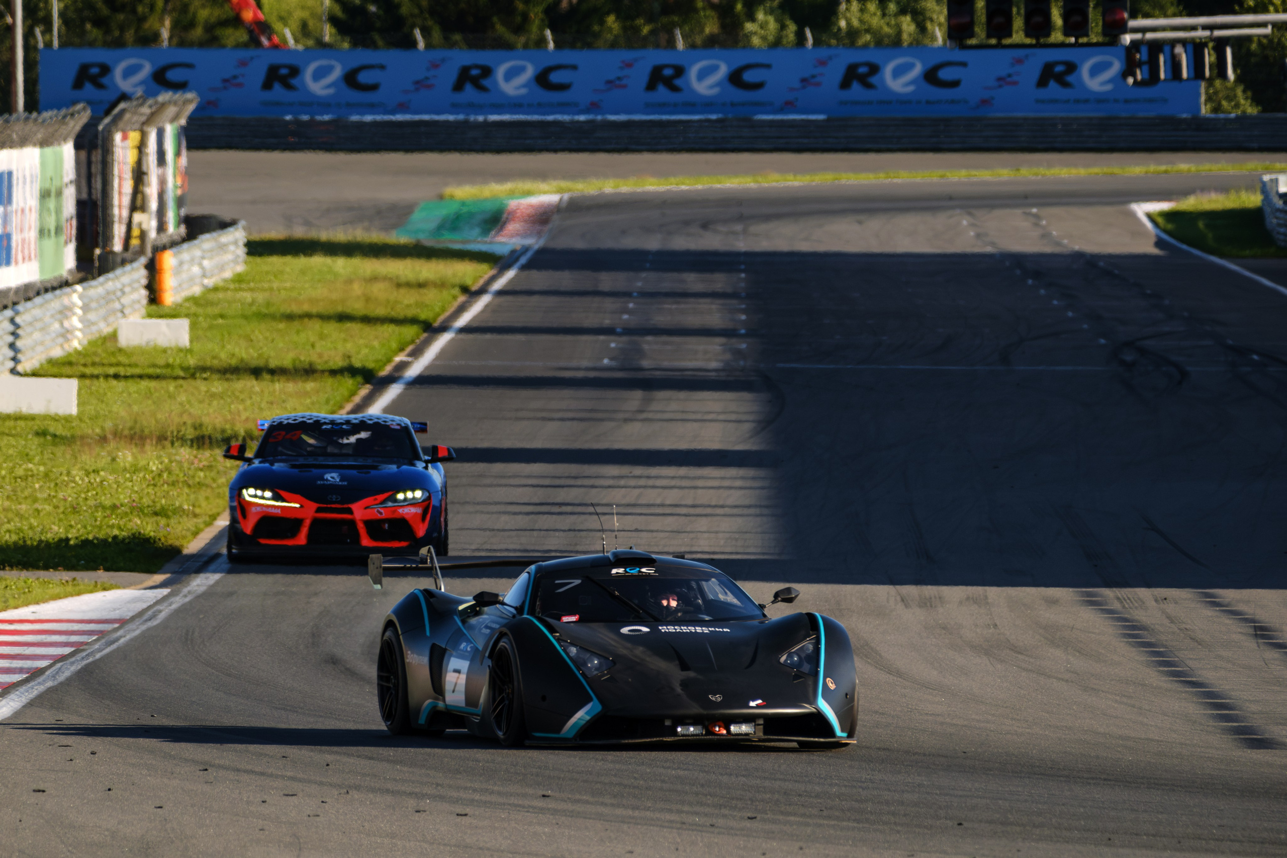 Российская серия гонок на выносливость. Авто и мотоспорт — фотограф Антон Медведев iCoguar