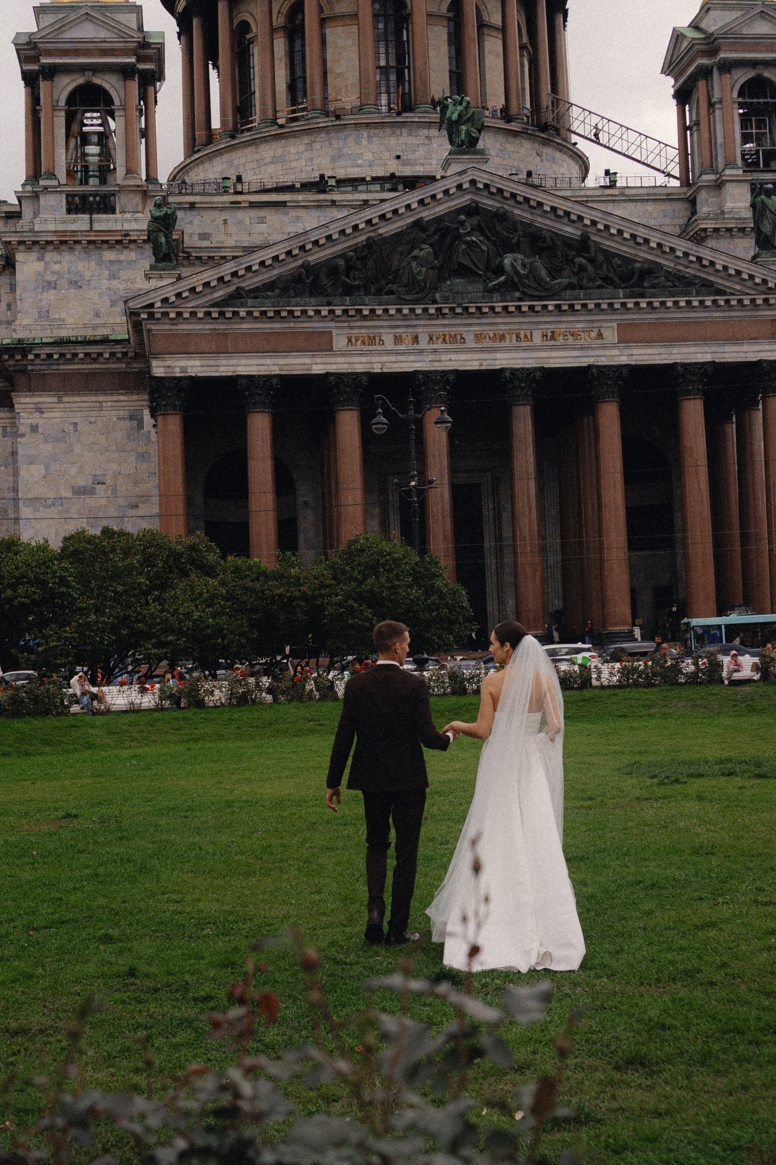 СВАДЕБНАЯ ПРОГУЛКА В САНТК-ПЕТЕРБУРГЕ (ИСАКИЕВСКИЙ СОБОР, ЗИМНЯЯ КАНАВКА, ЭРМИТАЖ И БОЛЬШАЯ МОРСКАЯ УЛИЦА). Профессиональный фотограф, Санкт-Петербург — Виктория Богомолова