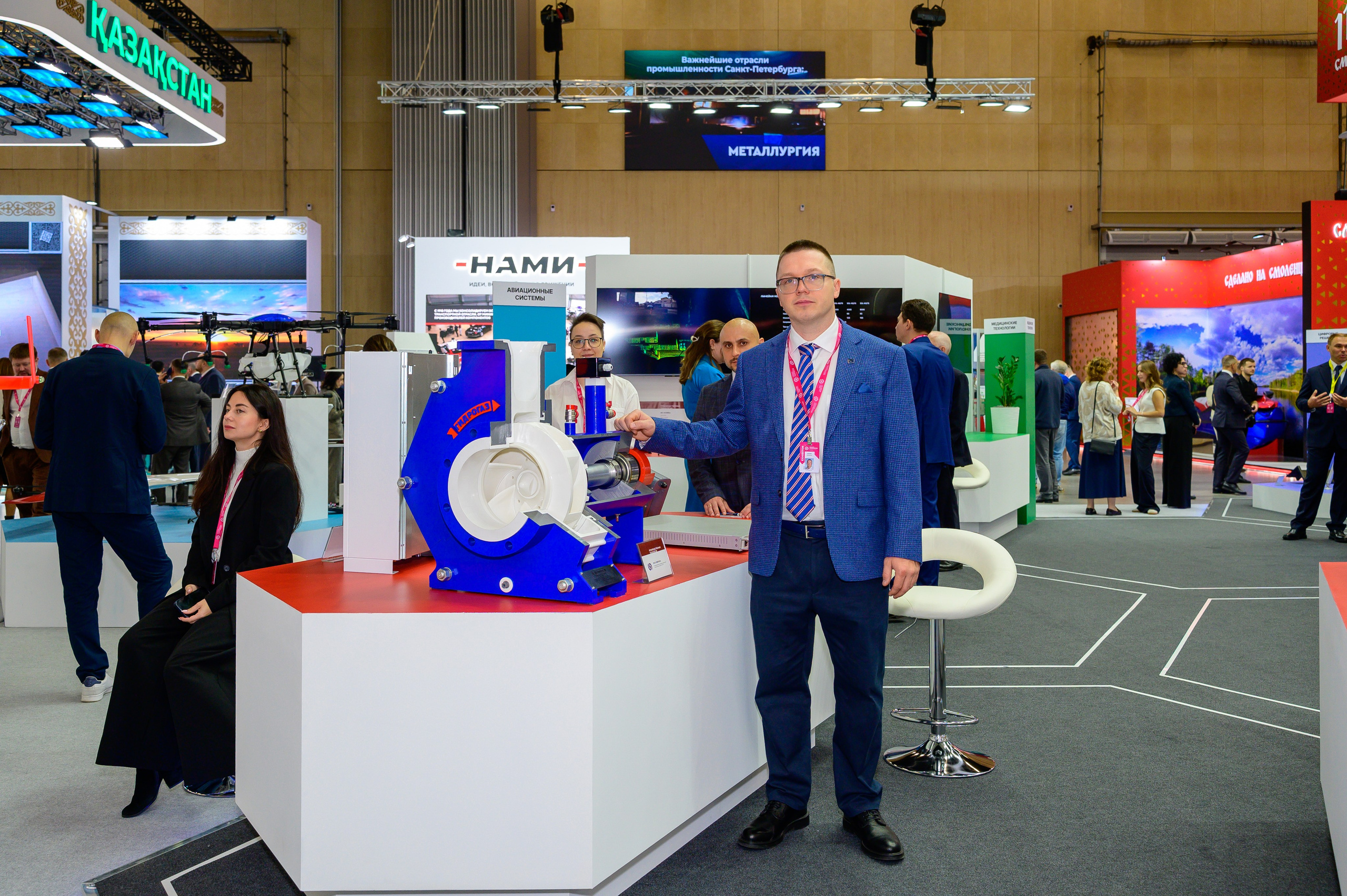 «ИННОПРОМ. Беларусь» — это международная промышленная выставка, объединяющая представителей различных отраслей промышленности, инновационных компаний, инвесторов и государственных структур. Это уникальная платформа для обмена опытом, внедрения новых идей и технологий, что способствует повышению актуальности отрасли и развитию сотрудничества между странами.#БольшаяпромышленнаянеделявМинске @belexpo_by@ph.andrey_puhach #bigindustrialweek #bigindustrialwee