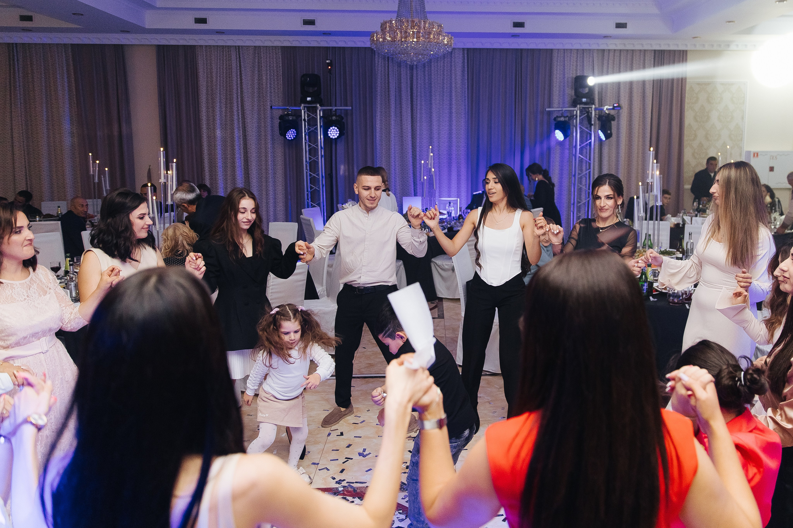 Ани и Назели. 35&5 День рождения, «Янтарь». Фотограф в Красноярске Надежда Воскресенская