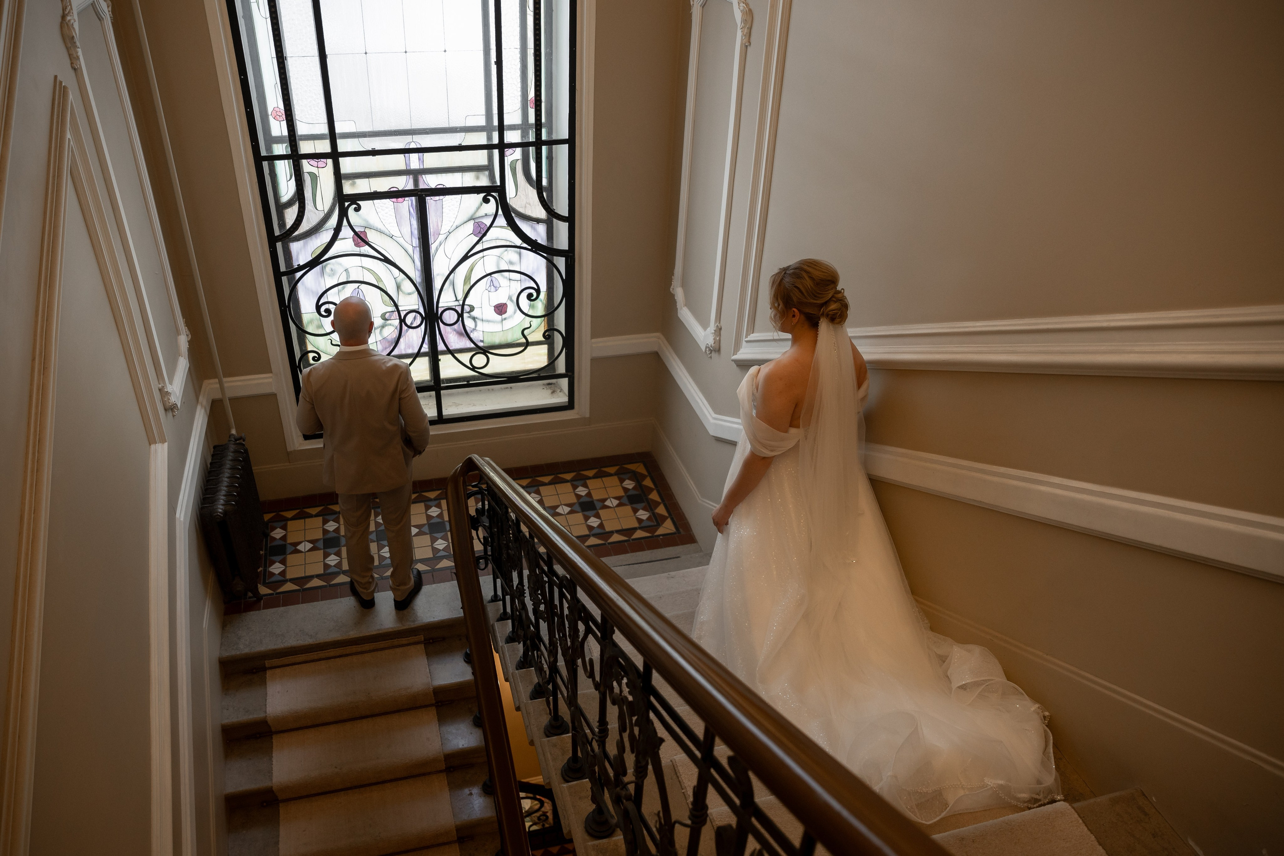 Свадебный сборы в отеле, встреча жениха и невесты