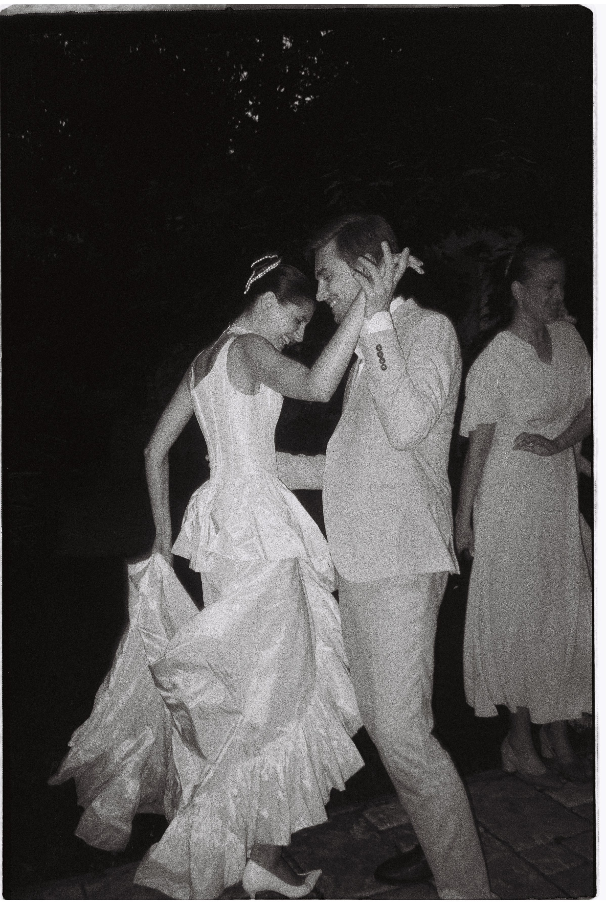 Камерная свадьба на природе. Свадебный фотограф в Москве Элина Ларченкова. Фото, которые цепляют