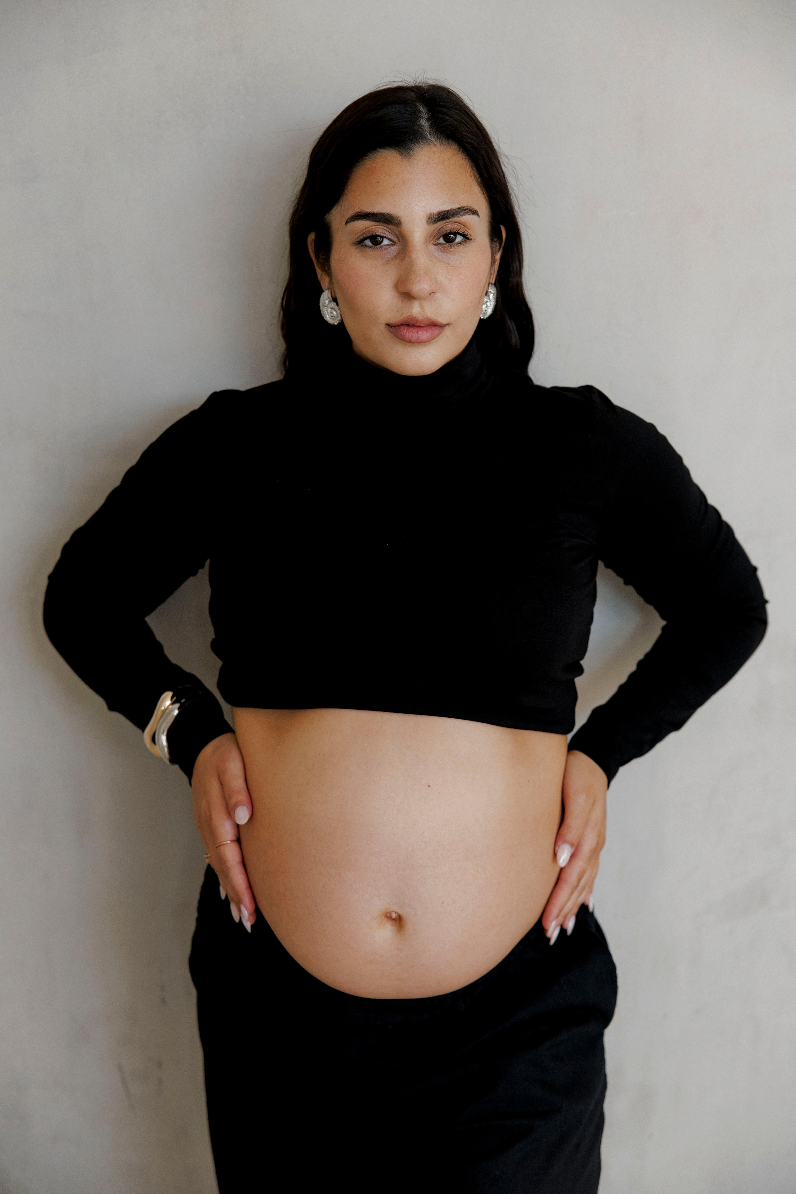 Pregnancy photoshoot inside the Grey Studio. Главная