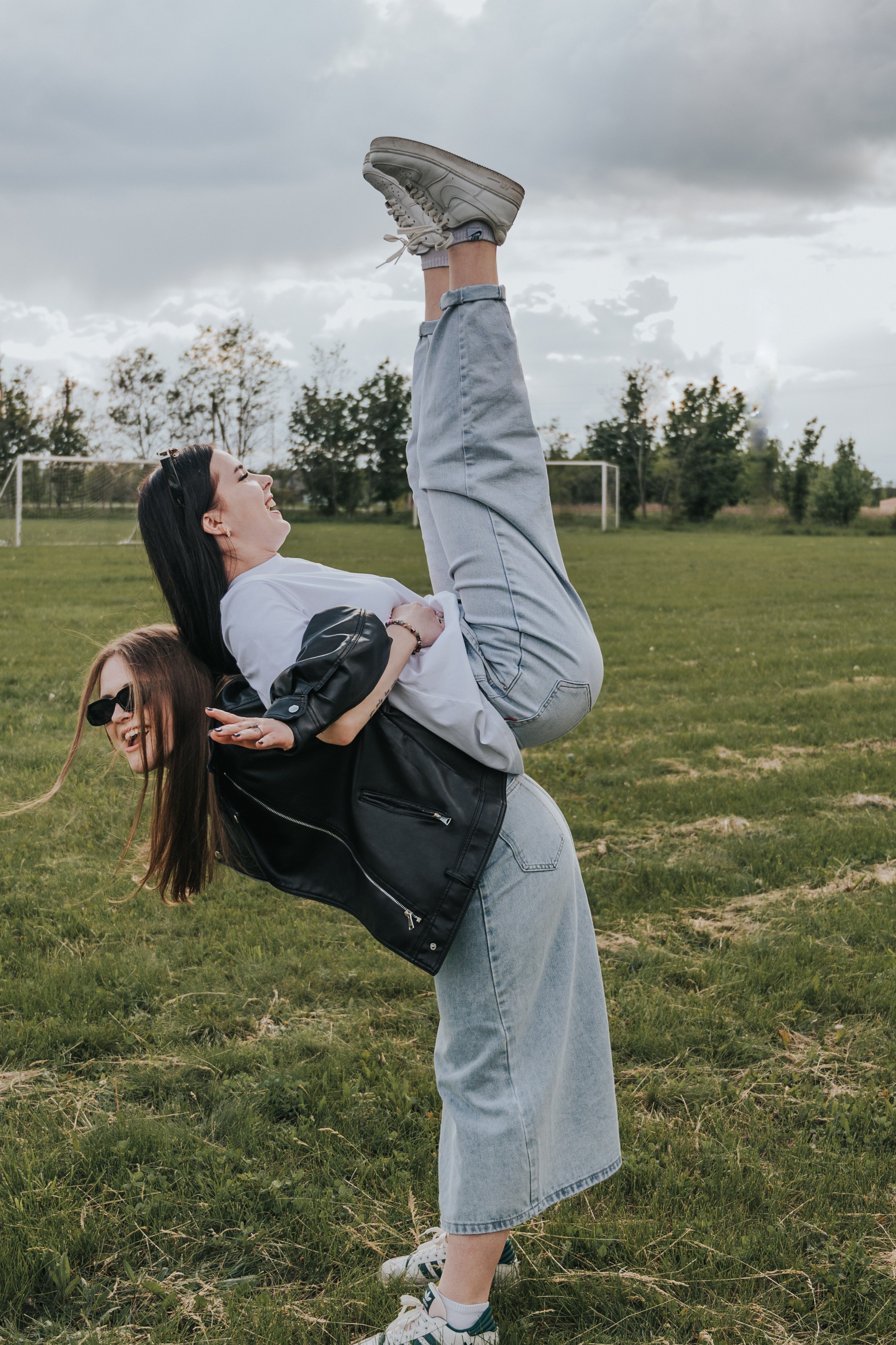 Спортплощадка. Выпускные альбомы и Школьный фотограф в Алексеевке, Бирюче, Красном