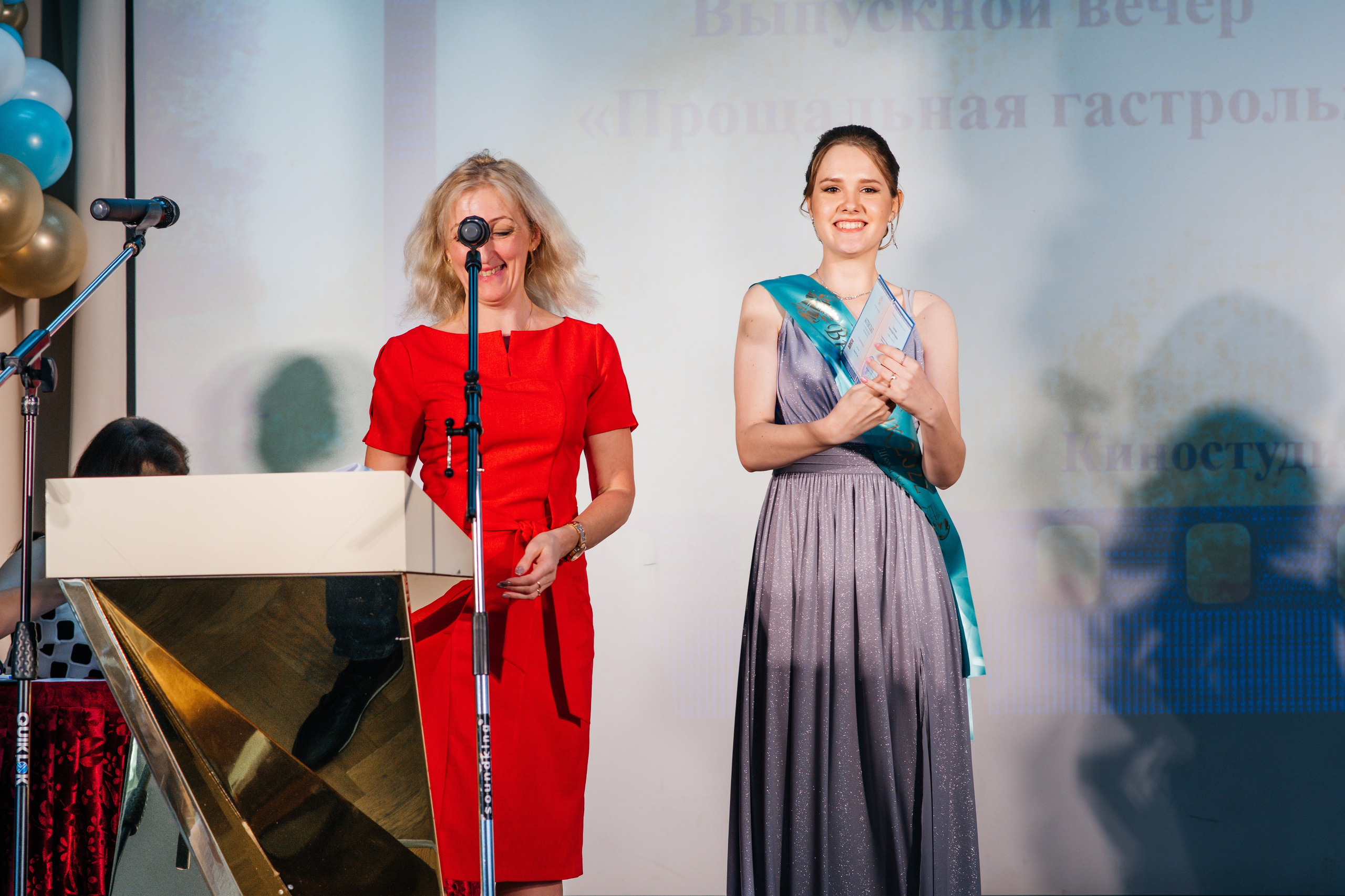 Вручение аттестатов. Выпускные альбомы в Подольске Москве и МО