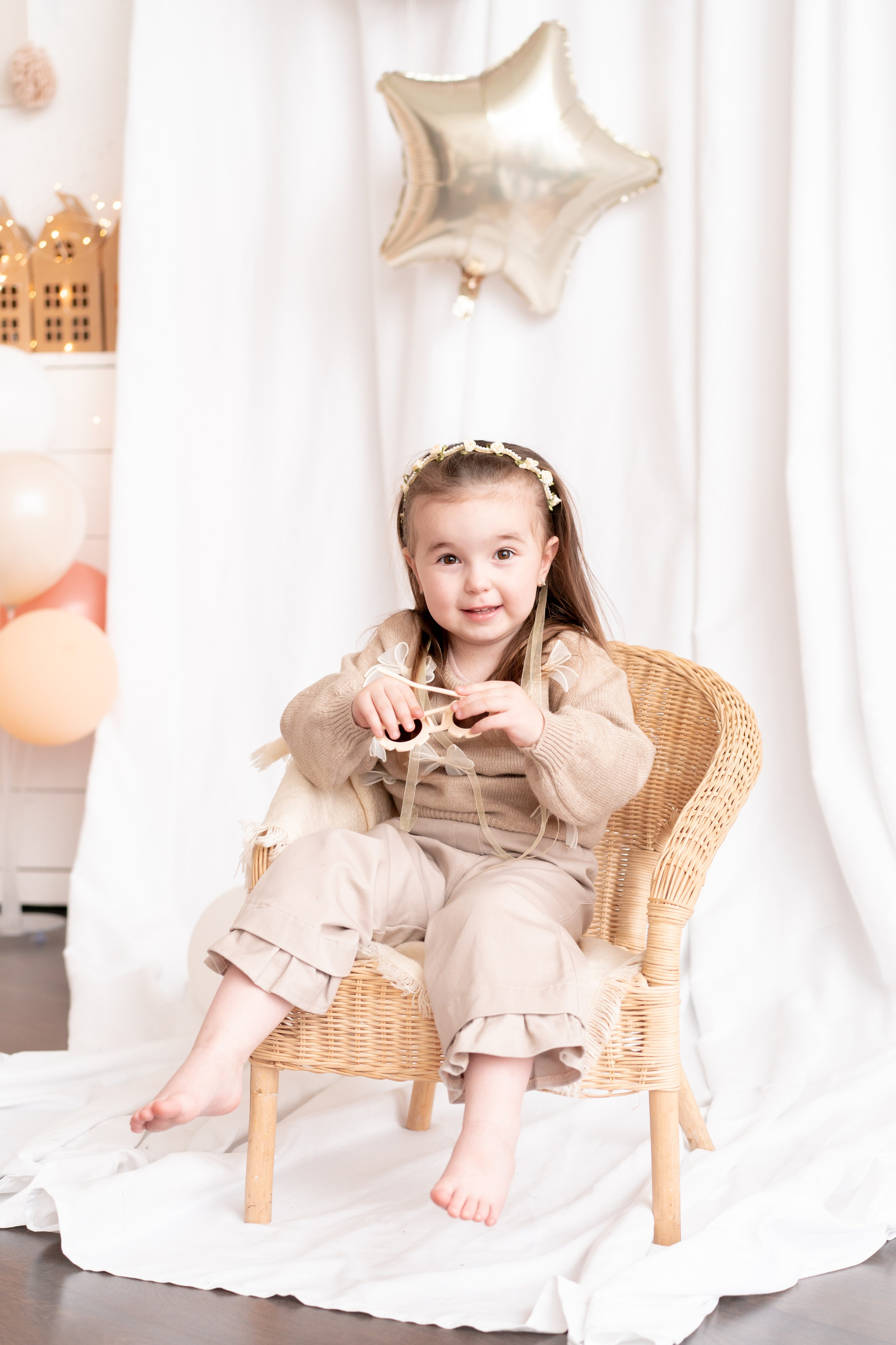 С Днём Рождения ребенка, портрет. Детская, семейная фотостудия в Санкт-Петербурге