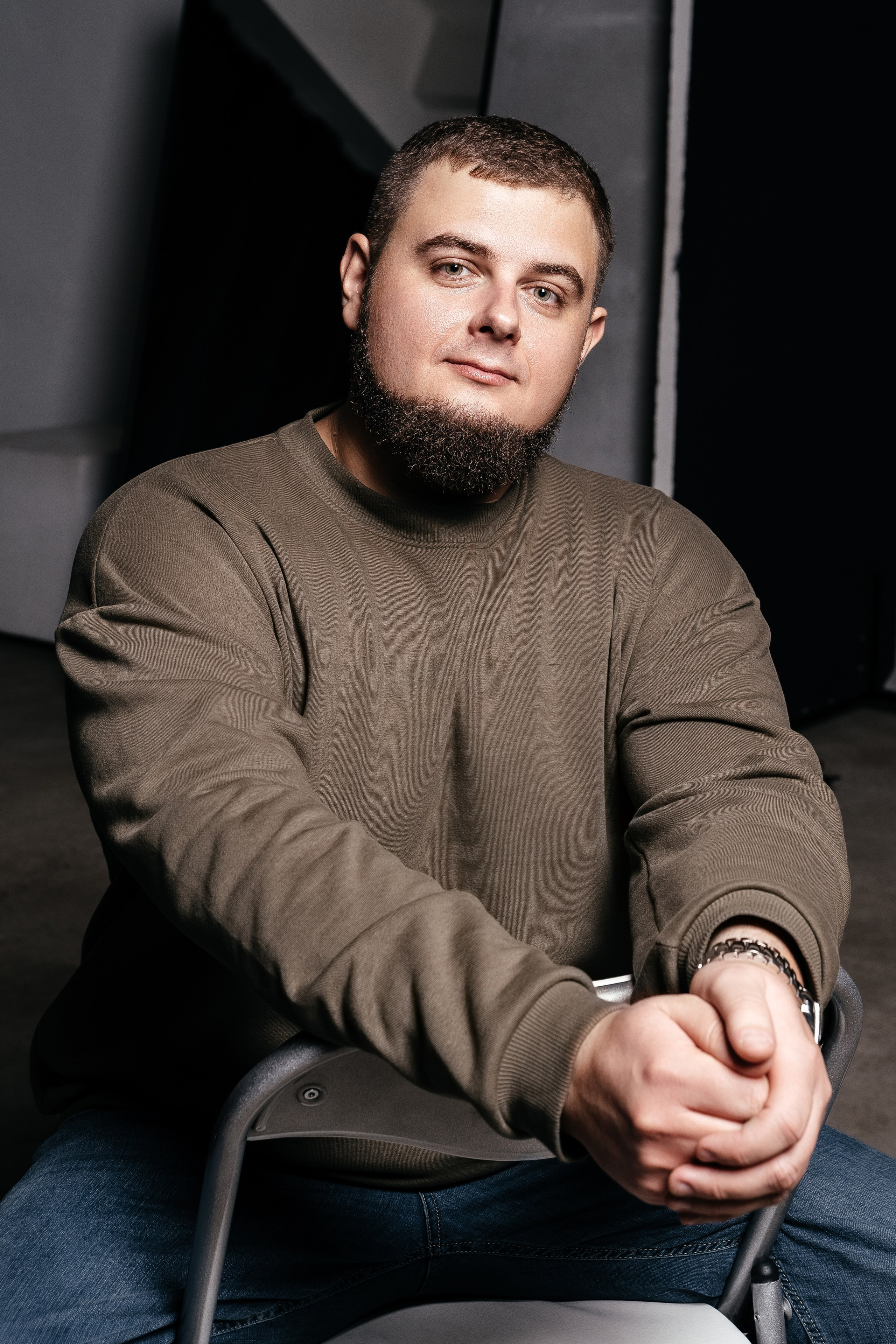 Мужская фотосессия в Москве. Мужской портрет. Мужской фотограф. Фотографии мужчин. Контент для мужчины. Бизнес портрет. Фотосессия для бизнеса.